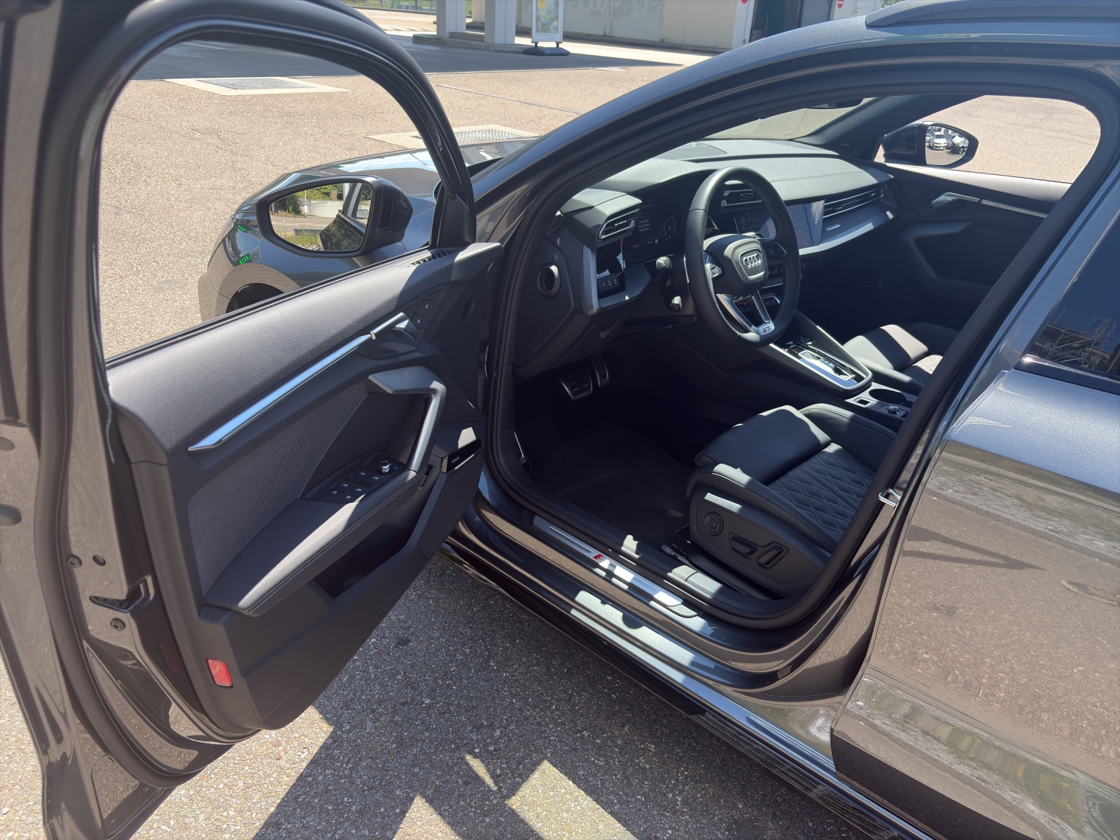 AUDI S3 Sportback 2.0 TFSI quattro S-Tronic-image-4