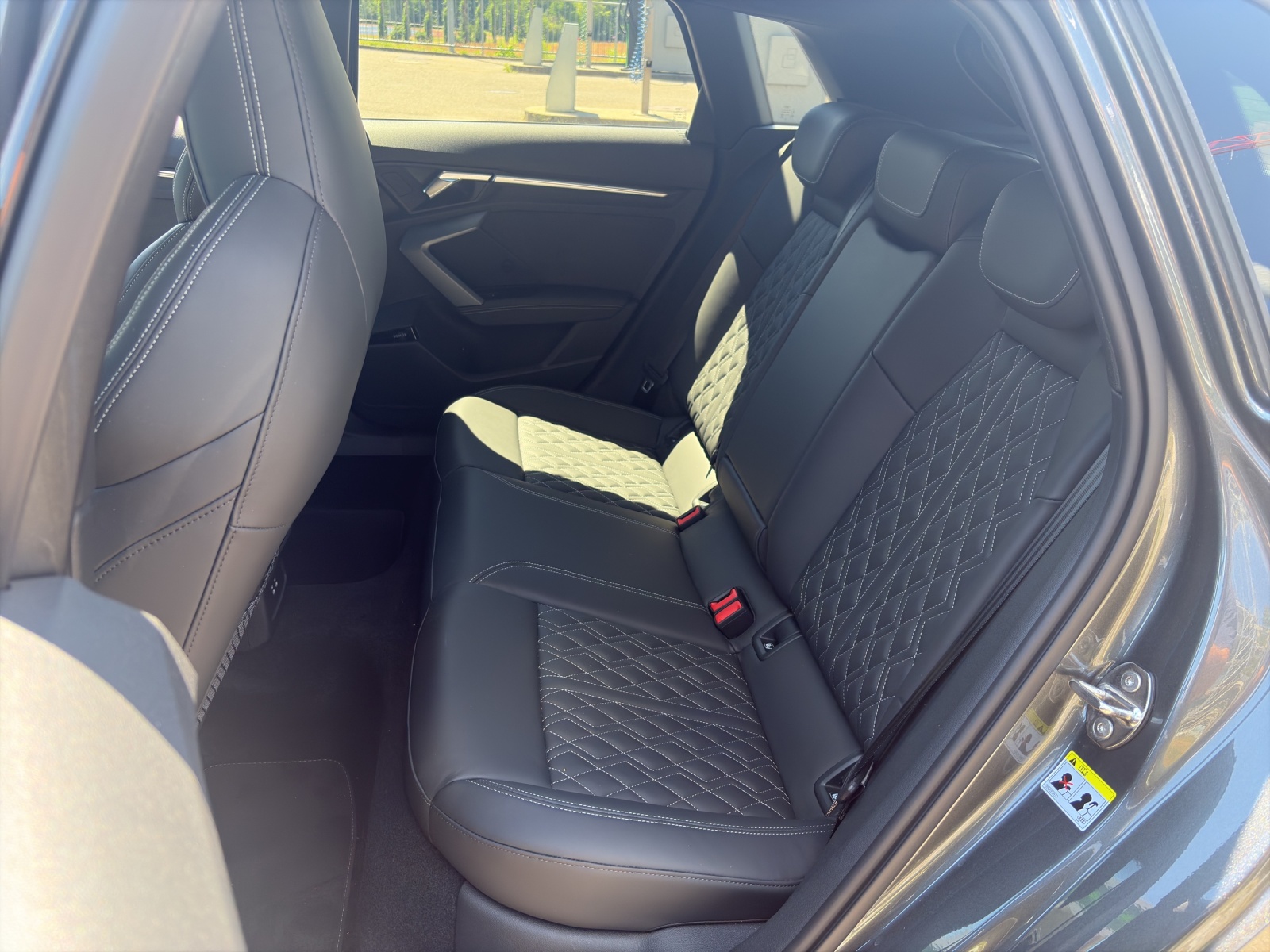 AUDI S3 Sportback 2.0 TFSI quattro S-Tronic-image-7
