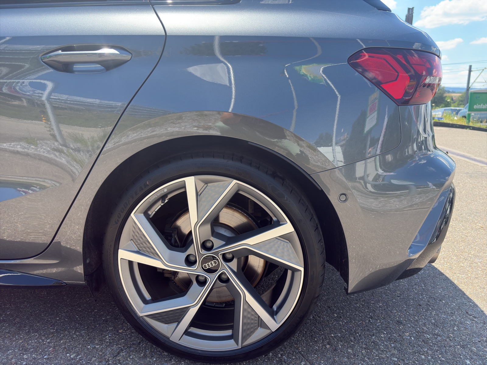 AUDI S3 Sportback 2.0 TFSI quattro S-Tronic-image-14