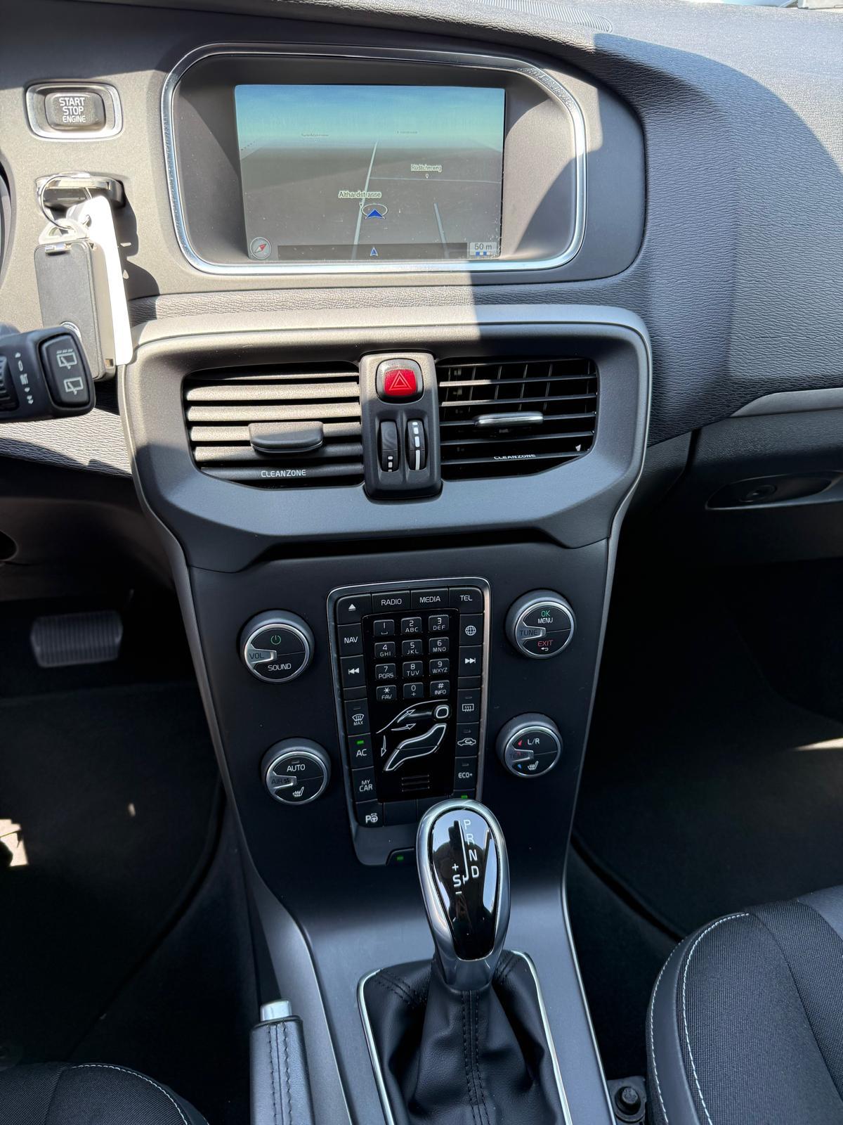 VOLVO V40 1.5 T3 Momentum S/S-image-12