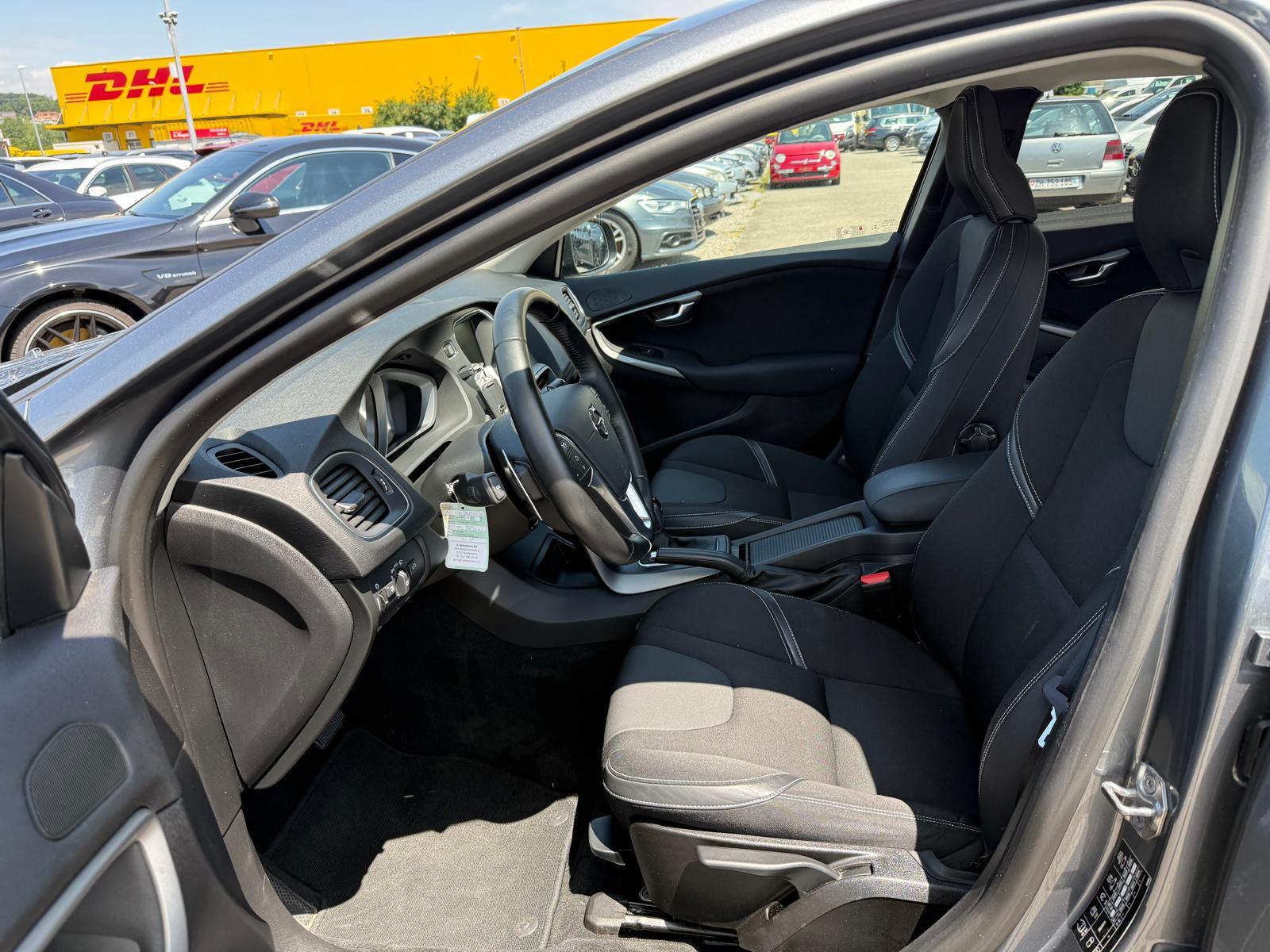 VOLVO V40 1.5 T3 Momentum S/S-image-8
