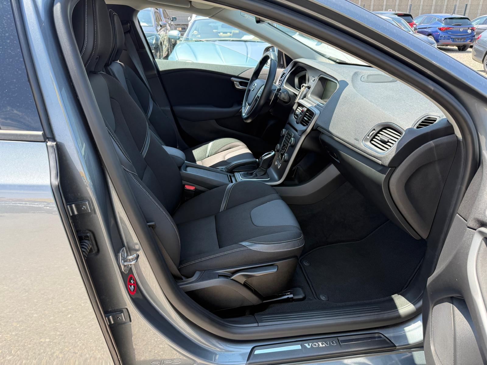 VOLVO V40 1.5 T3 Momentum S/S-image-10