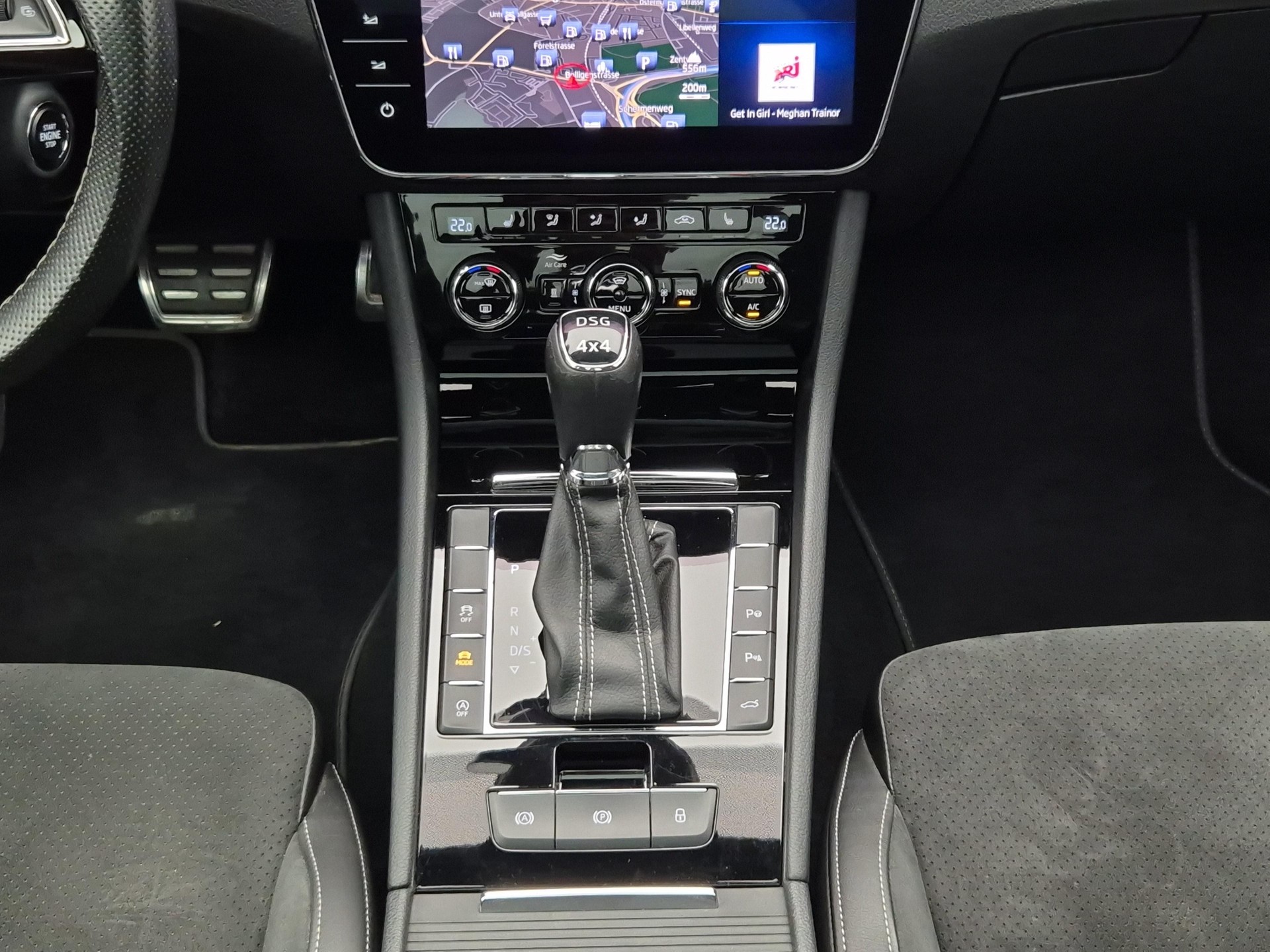 SKODA Superb Combi 2.0 TSI 280 SportLine+ 4x4 DSG-image-12