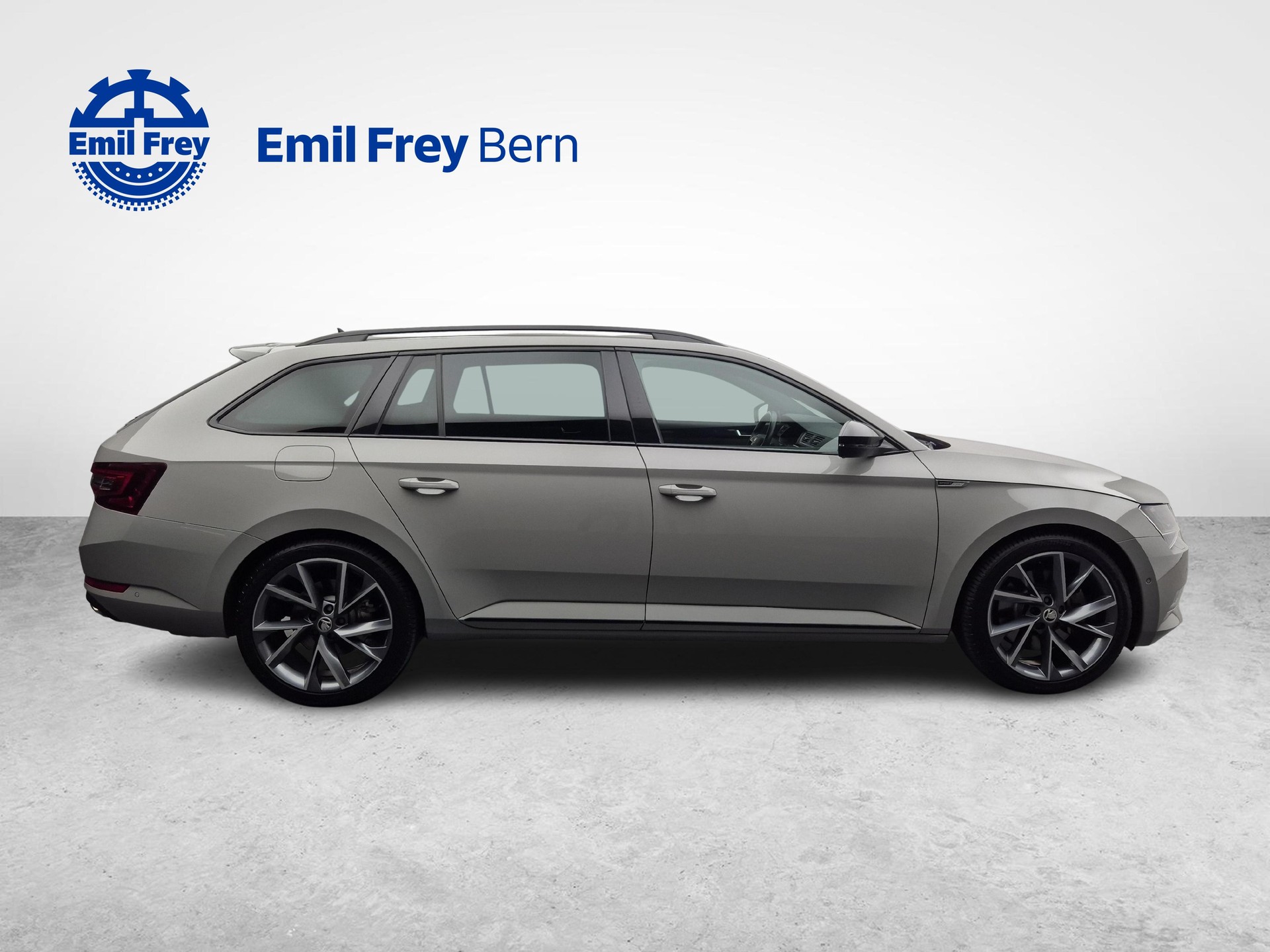 SKODA Superb Combi 2.0 TSI 280 SportLine+ 4x4 DSG-image-4