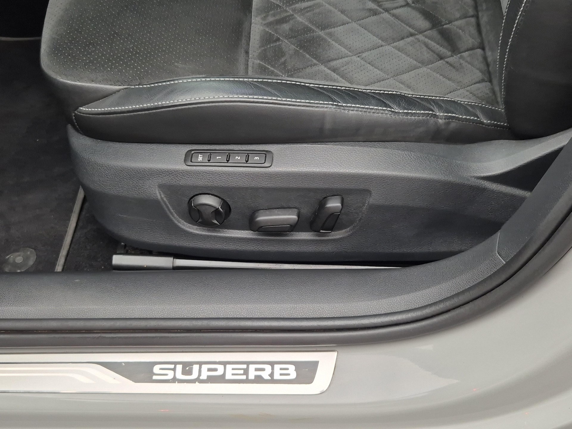 SKODA Superb Combi 2.0 TSI 280 SportLine+ 4x4 DSG-image-20
