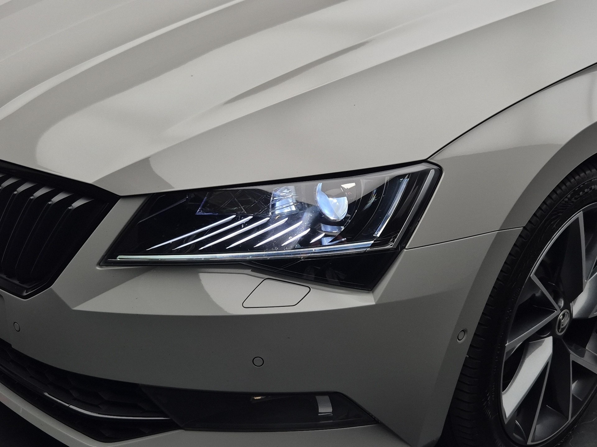 SKODA Superb Combi 2.0 TSI 280 SportLine+ 4x4 DSG-image-18
