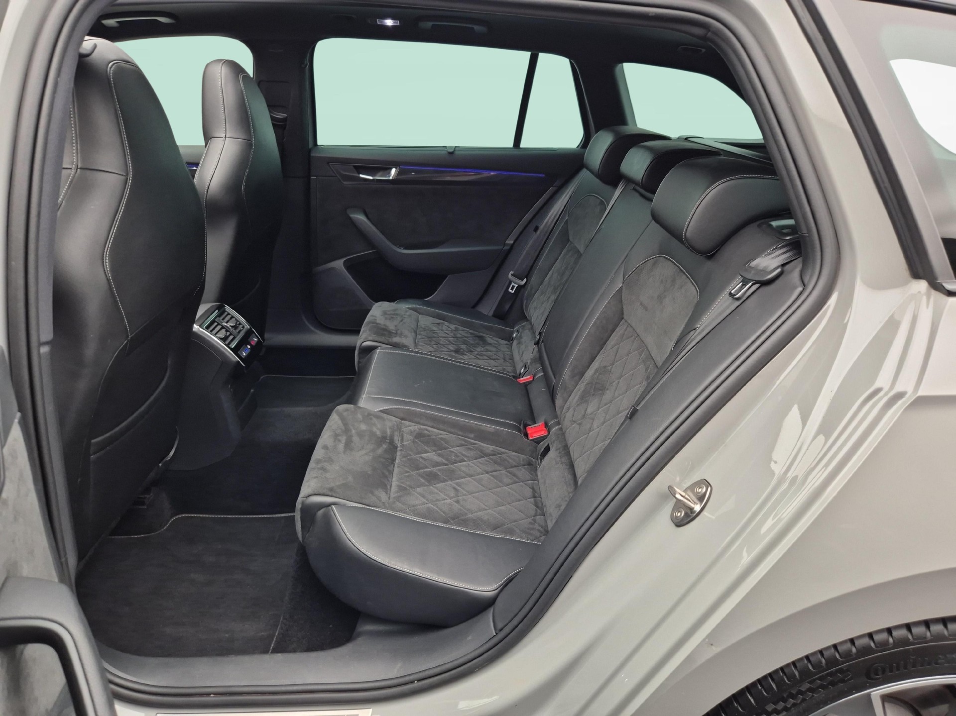 SKODA Superb Combi 2.0 TSI 280 SportLine+ 4x4 DSG-image-3