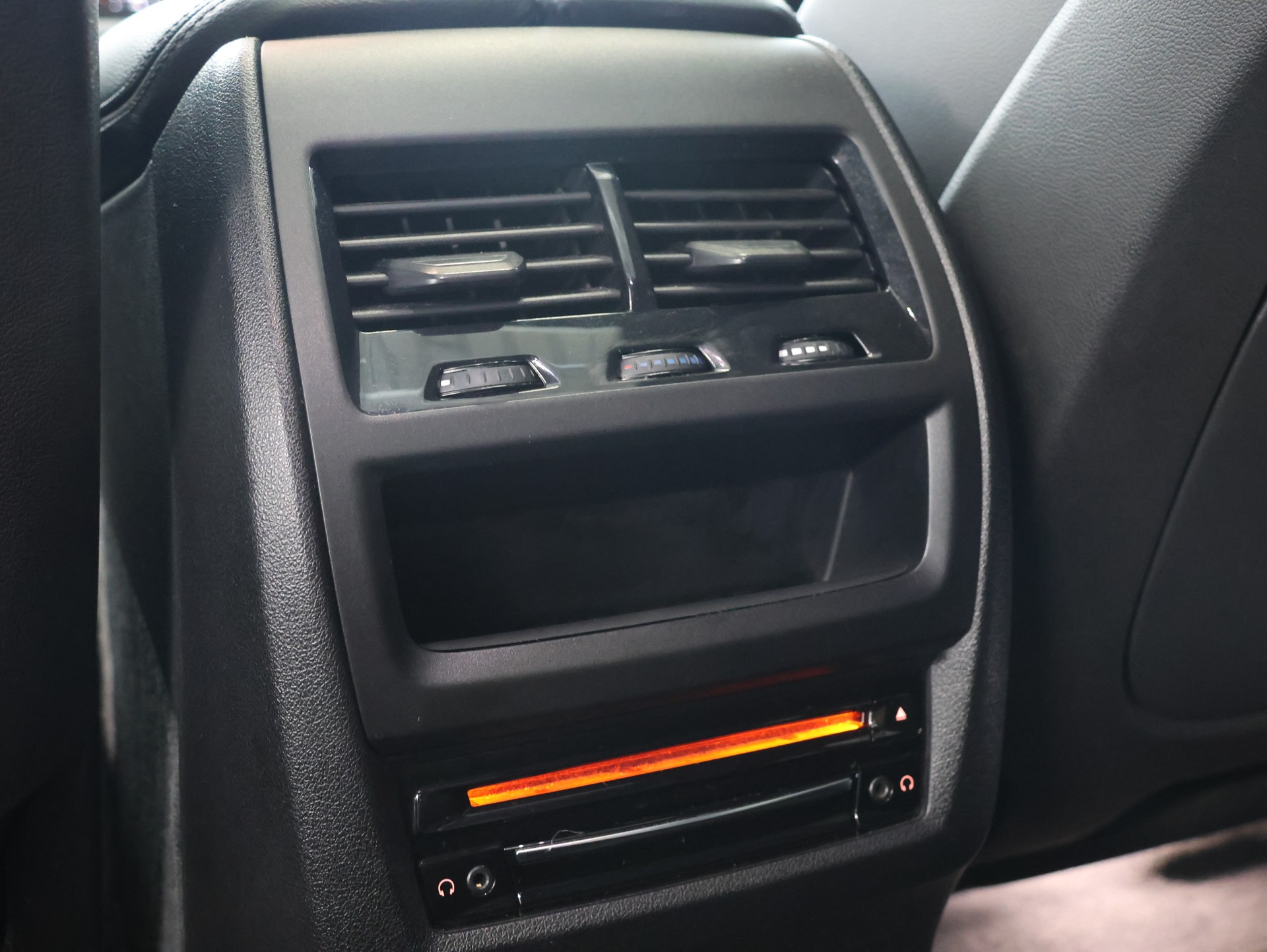 BMW X6 xDrive 30d Steptronic *Panoramadach* *360 Kamera* *Harman Kardon*-image-27