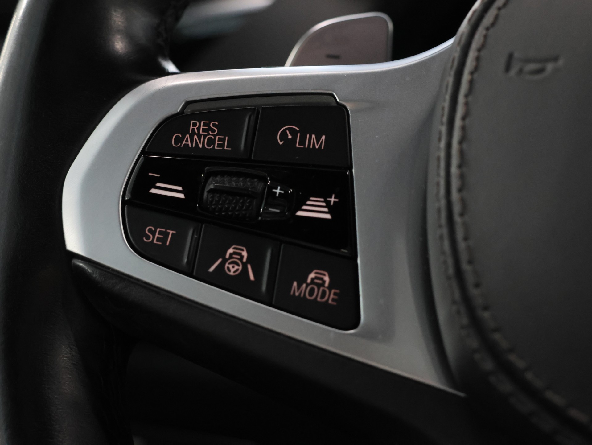 BMW X6 xDrive 30d Steptronic *Panoramadach* *360 Kamera* *Harman Kardon*-image-24