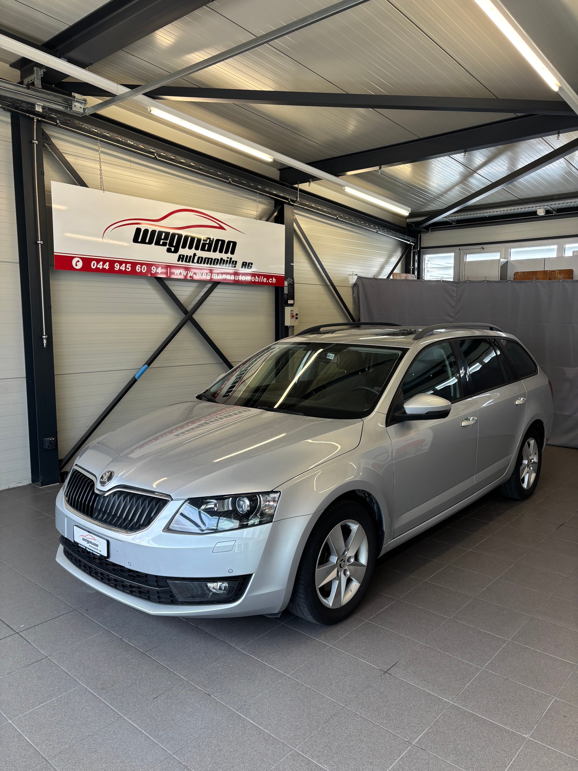 SKODA Octavia Combi 1.8 TSI Ambition 4x4 DSG-image-0