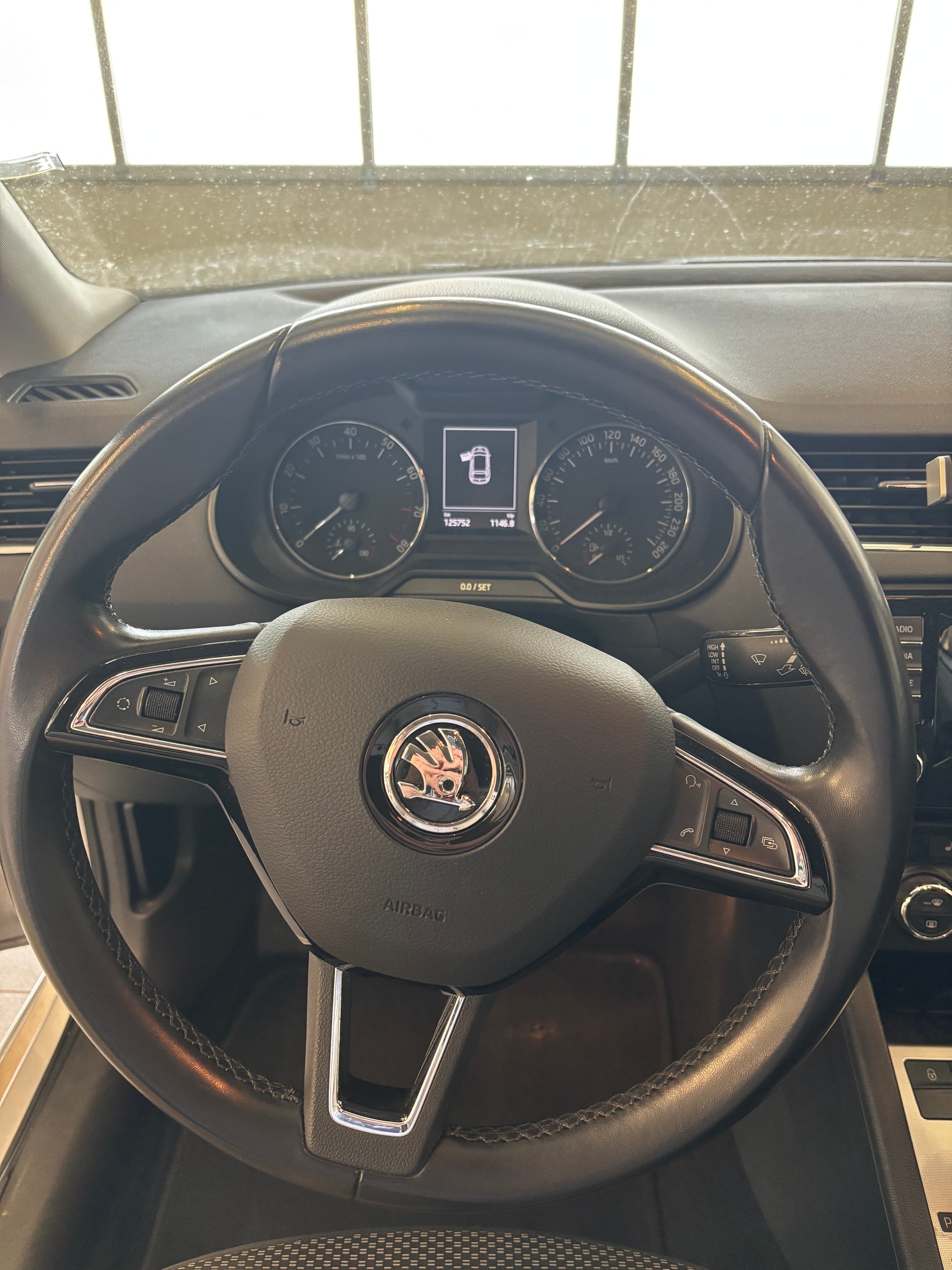 SKODA Octavia Combi 1.8 TSI Ambition 4x4 DSG-image-8