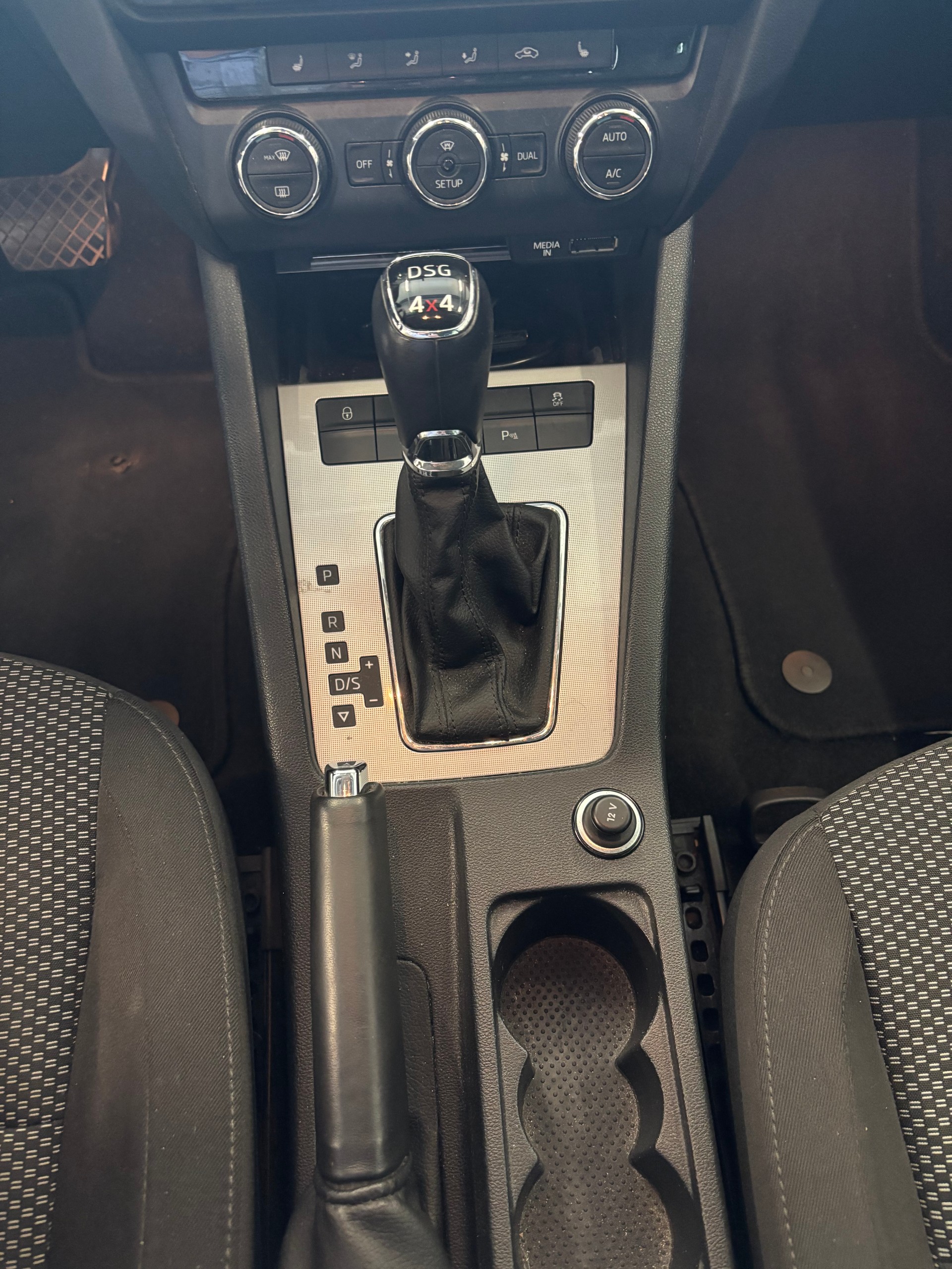 SKODA Octavia Combi 1.8 TSI Ambition 4x4 DSG-image-10