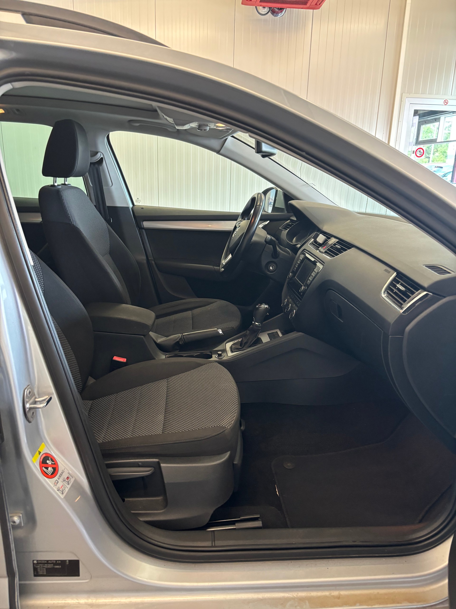 SKODA Octavia Combi 1.8 TSI Ambition 4x4 DSG-image-11