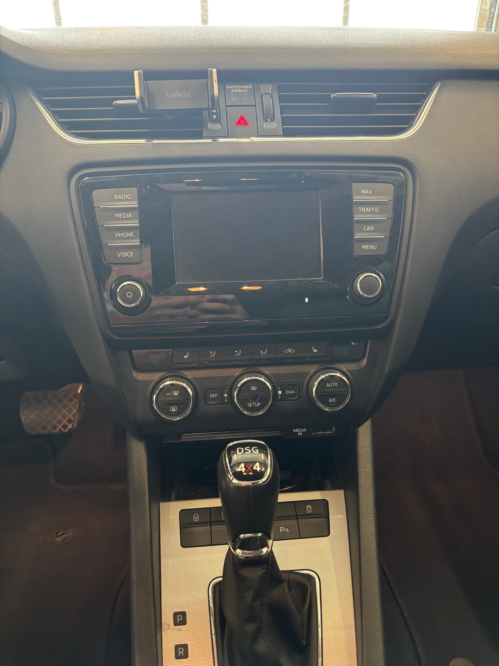 SKODA Octavia Combi 1.8 TSI Ambition 4x4 DSG-image-9