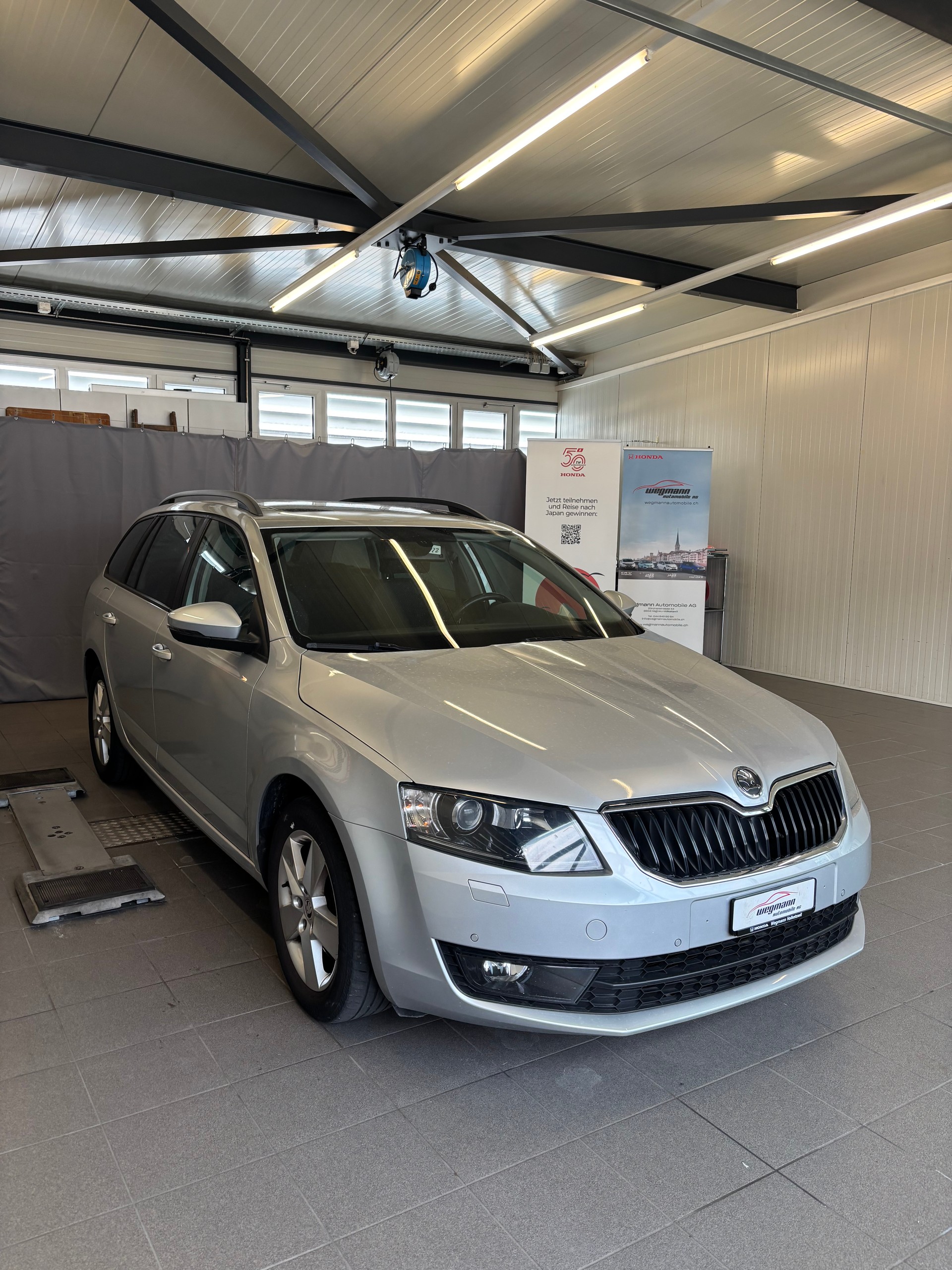 SKODA Octavia Combi 1.8 TSI Ambition 4x4 DSG-image-2