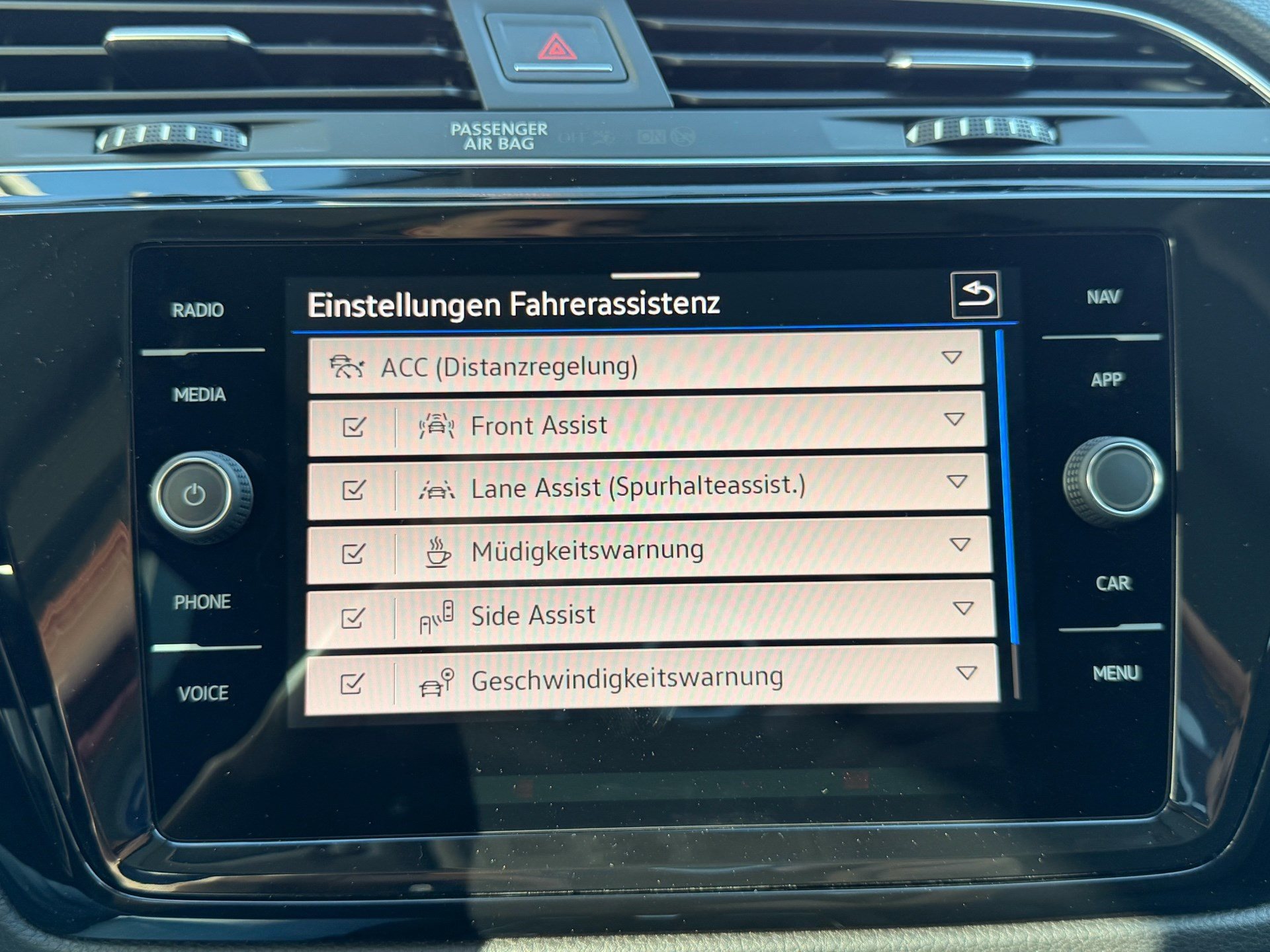 VW Touran 1.5 TSI DSG HIGHLINE R-LINE *** PANORAMAGLASDACH & 7-SITZER ***-image-16