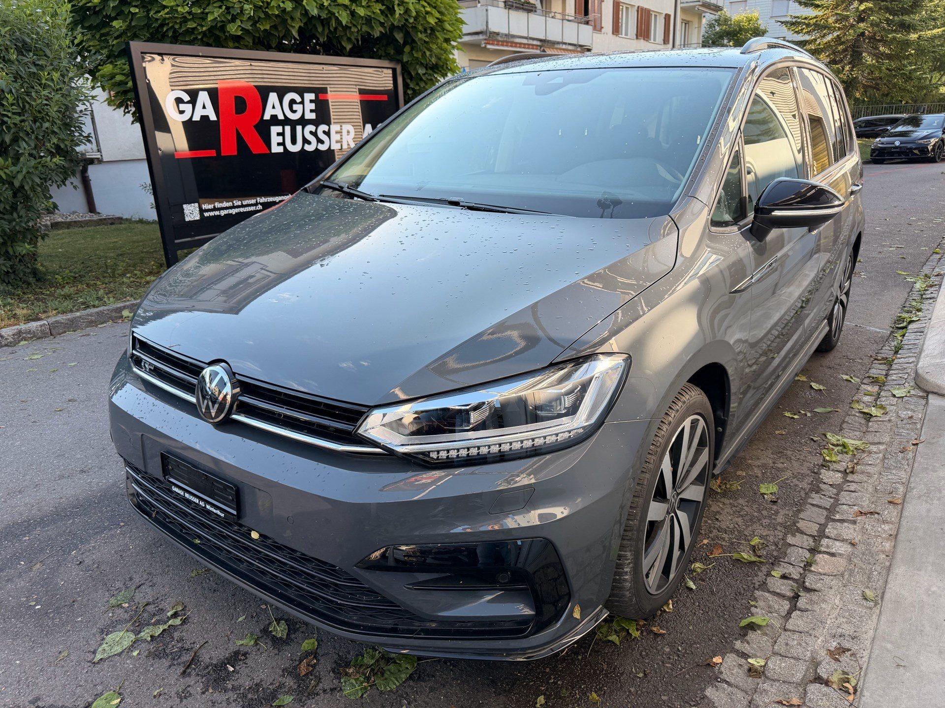 VW Touran 1.5 TSI DSG HIGHLINE R-LINE *** PANORAMAGLASDACH & 7-SITZER ***-image-0