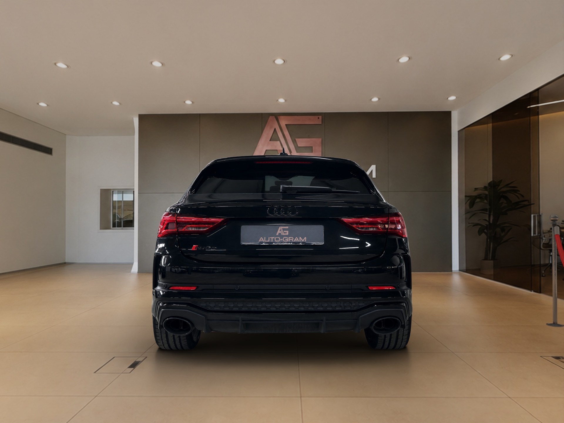 AUDI RS Q3 Sportback quattro S tronic-showroom-element-3