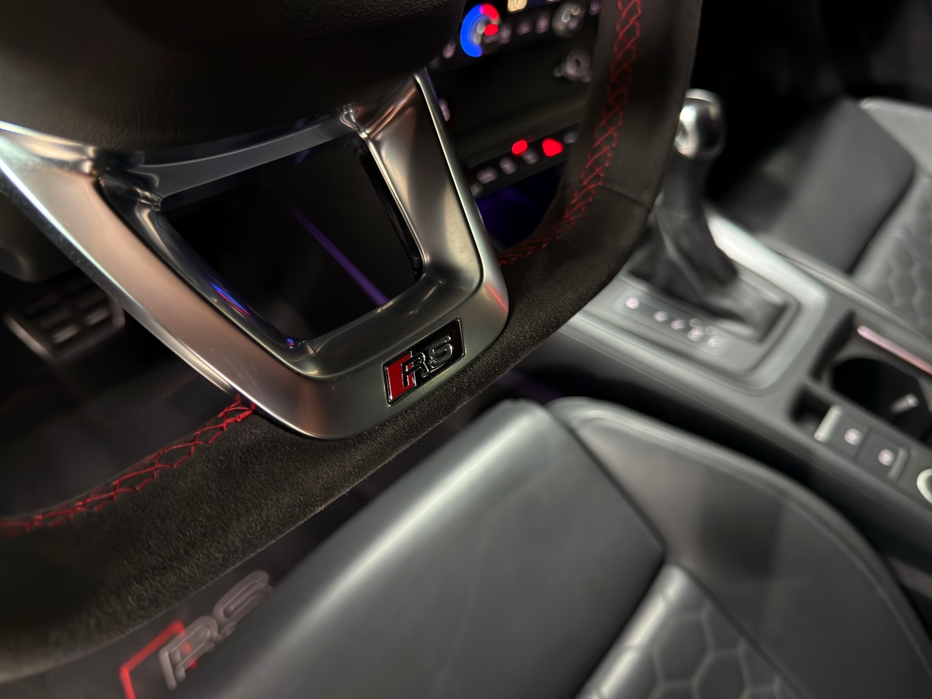 AUDI RS Q3 Sportback quattro S tronic-image-25