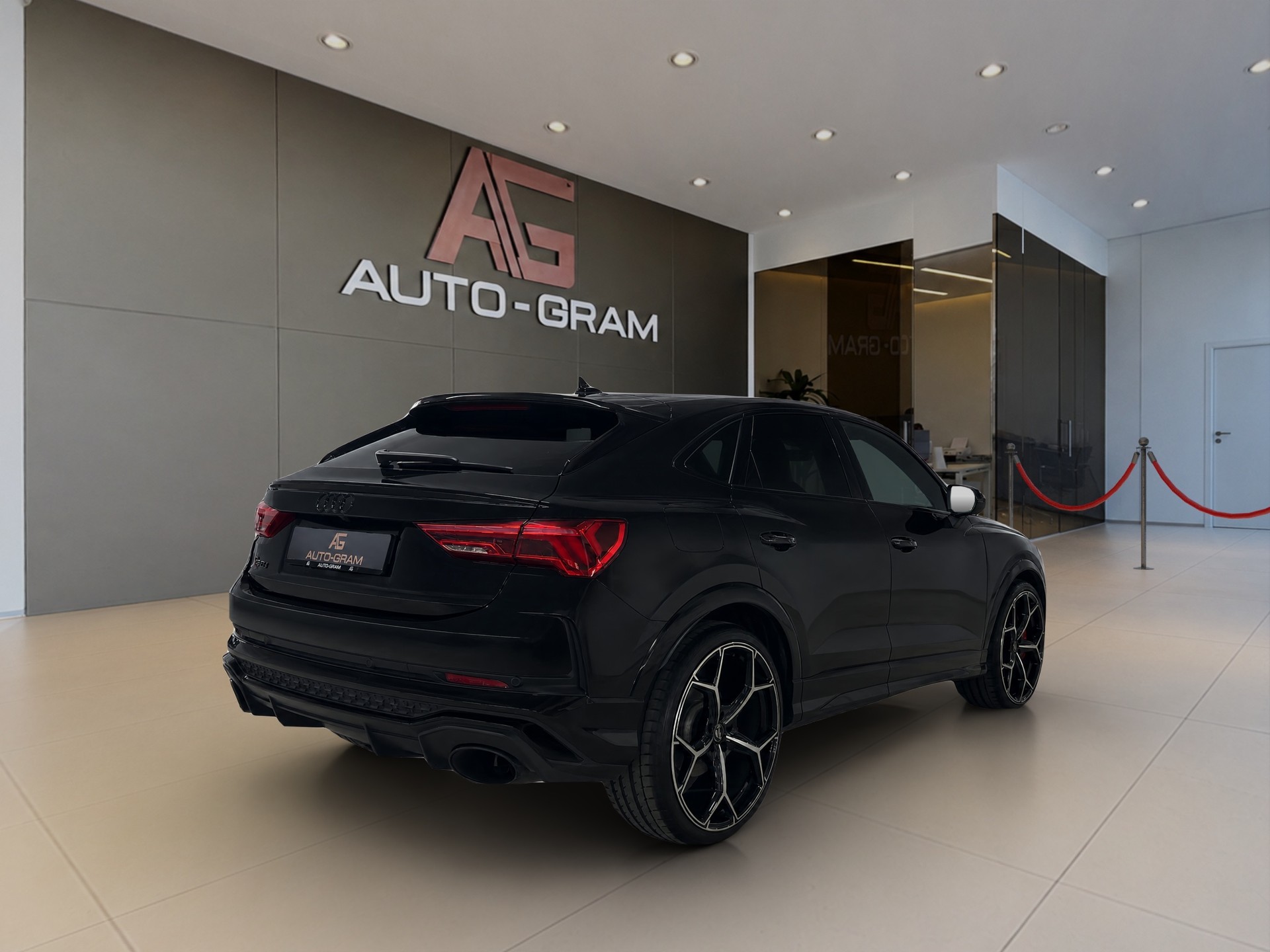 AUDI RS Q3 Sportback quattro S tronic-image-4