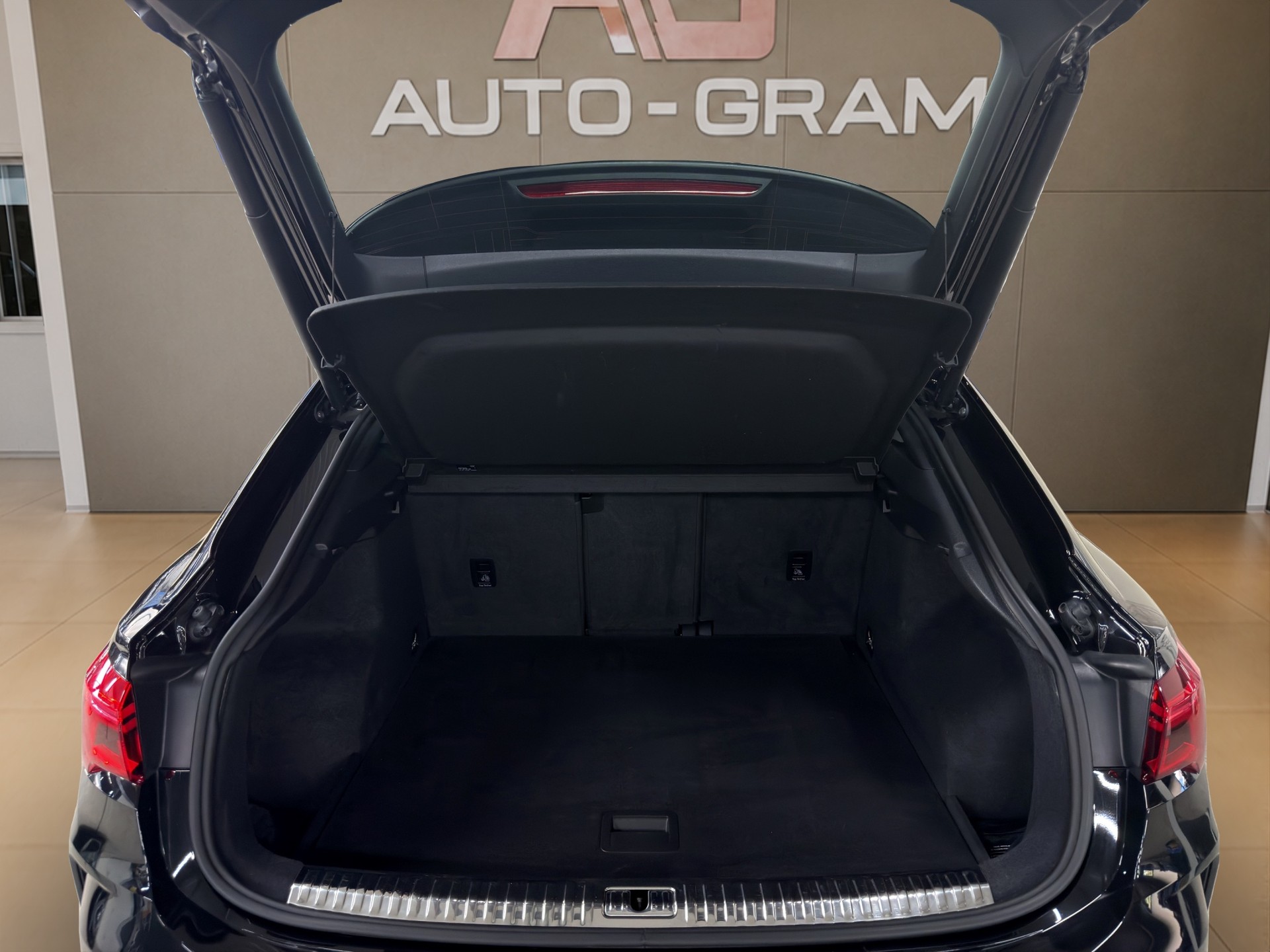 AUDI RS Q3 Sportback quattro S tronic-image-28