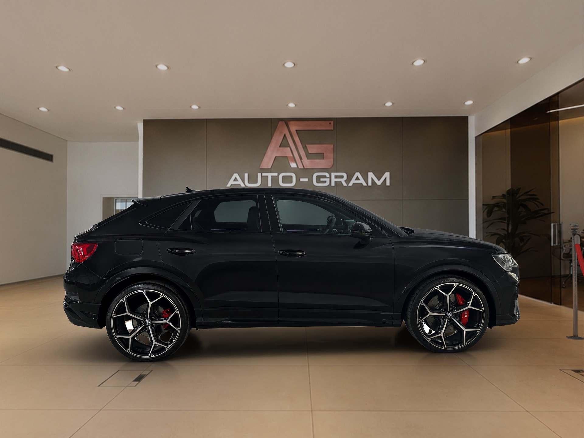 AUDI RS Q3 Sportback quattro S tronic-image-5