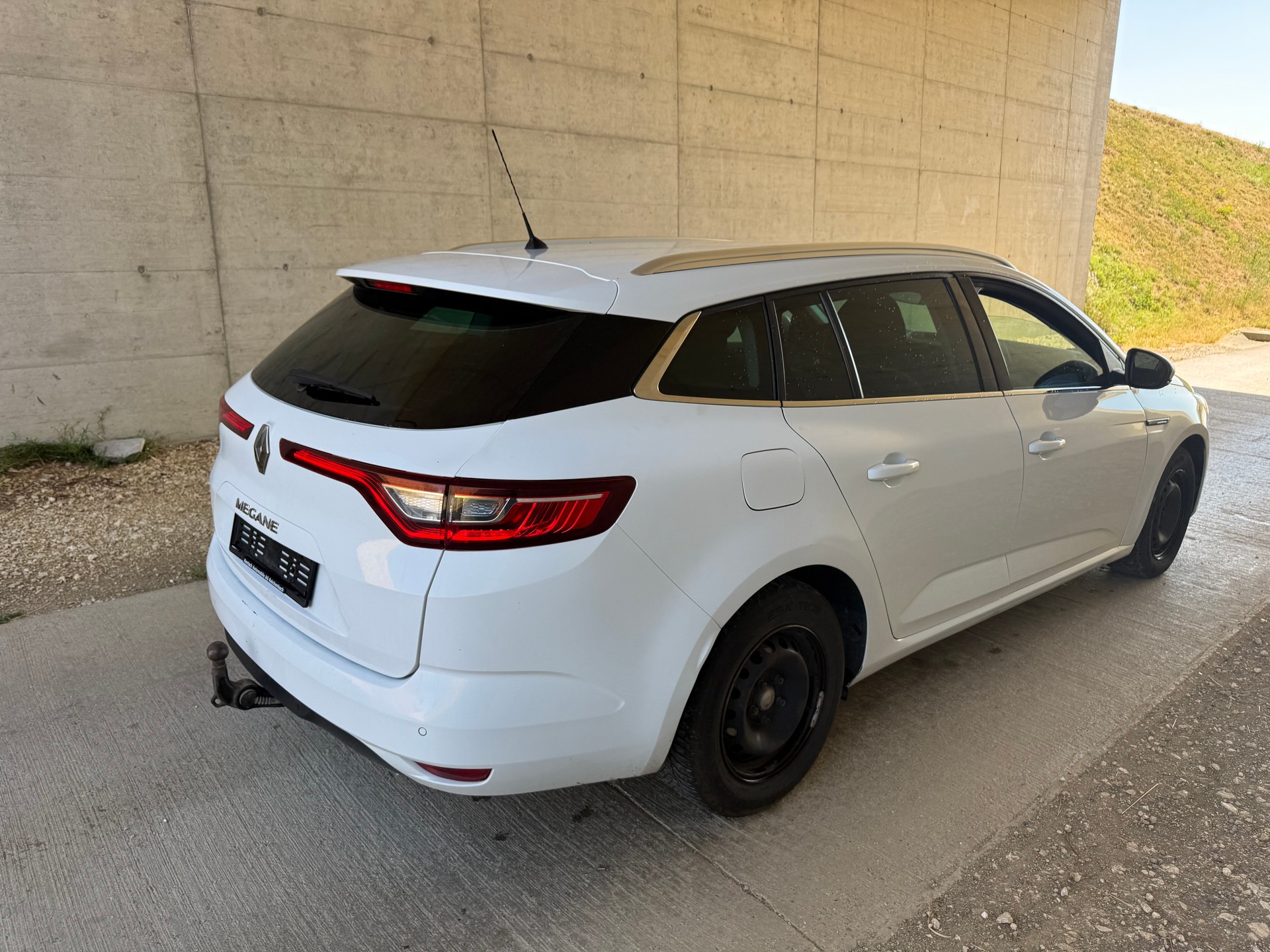 RENAULT Mégane Grandtour 1.5 dCi GT Line EDC-image-4