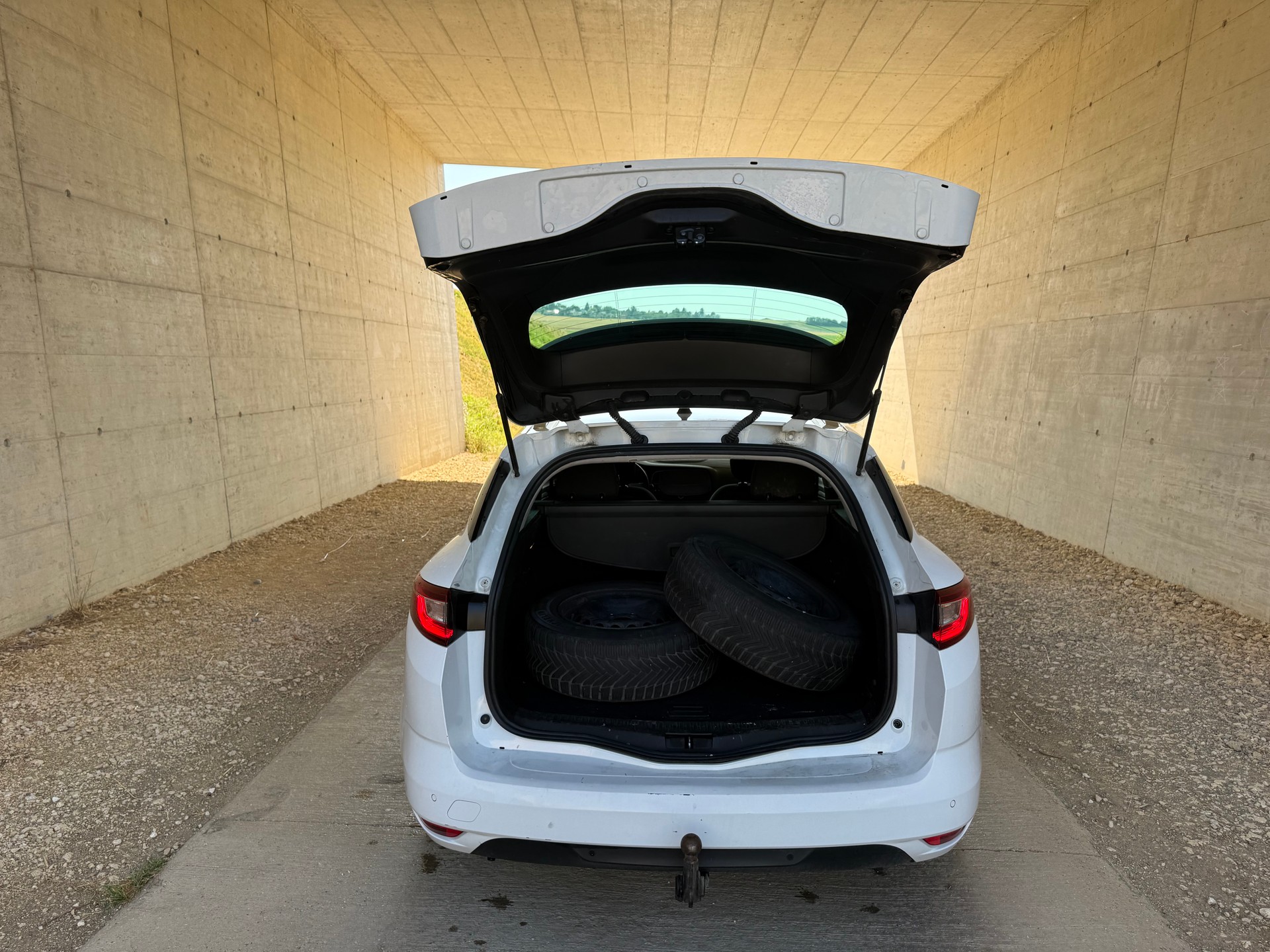 RENAULT Mégane Grandtour 1.5 dCi GT Line EDC-image-8