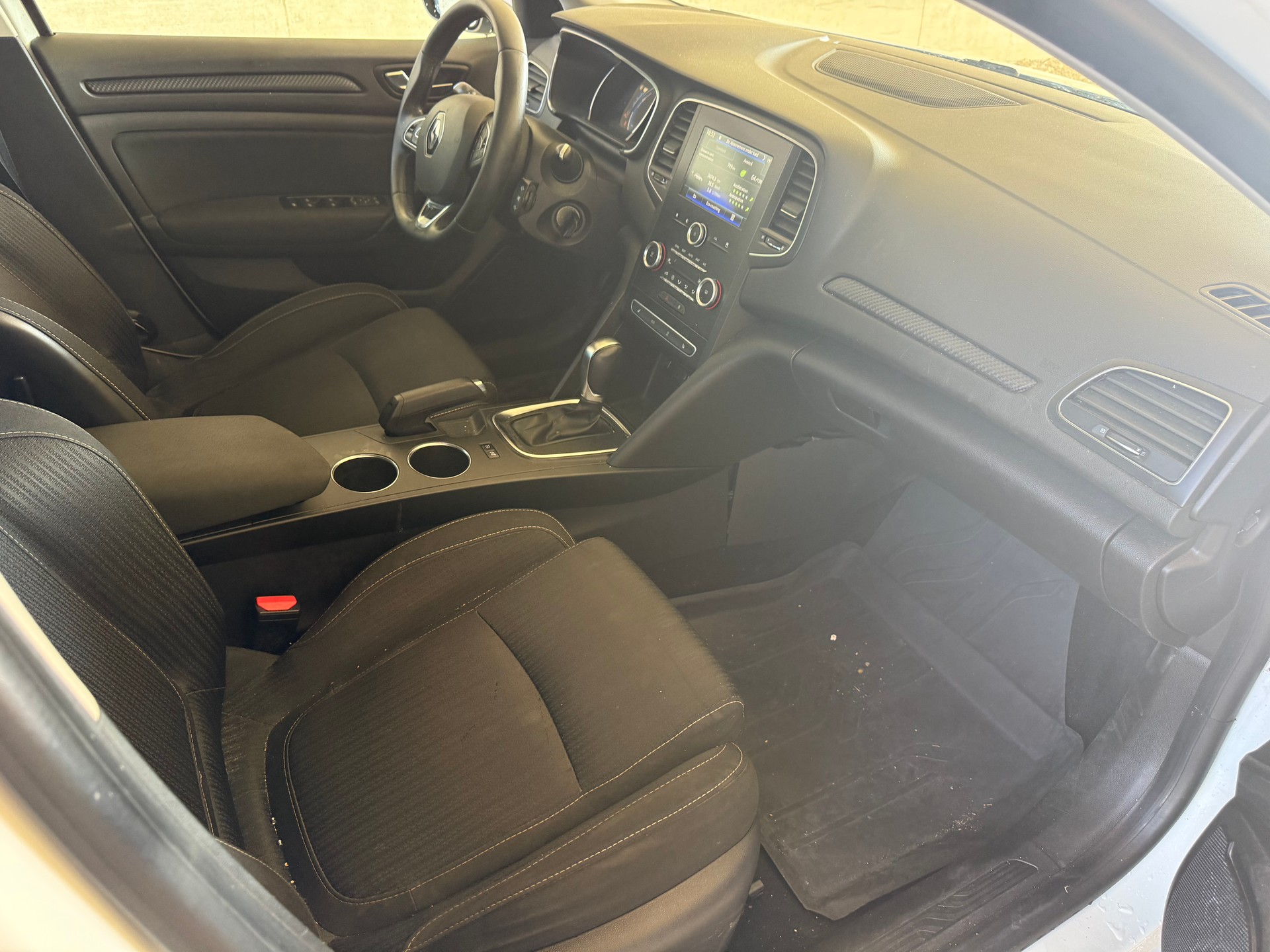RENAULT Mégane Grandtour 1.5 dCi GT Line EDC-image-6