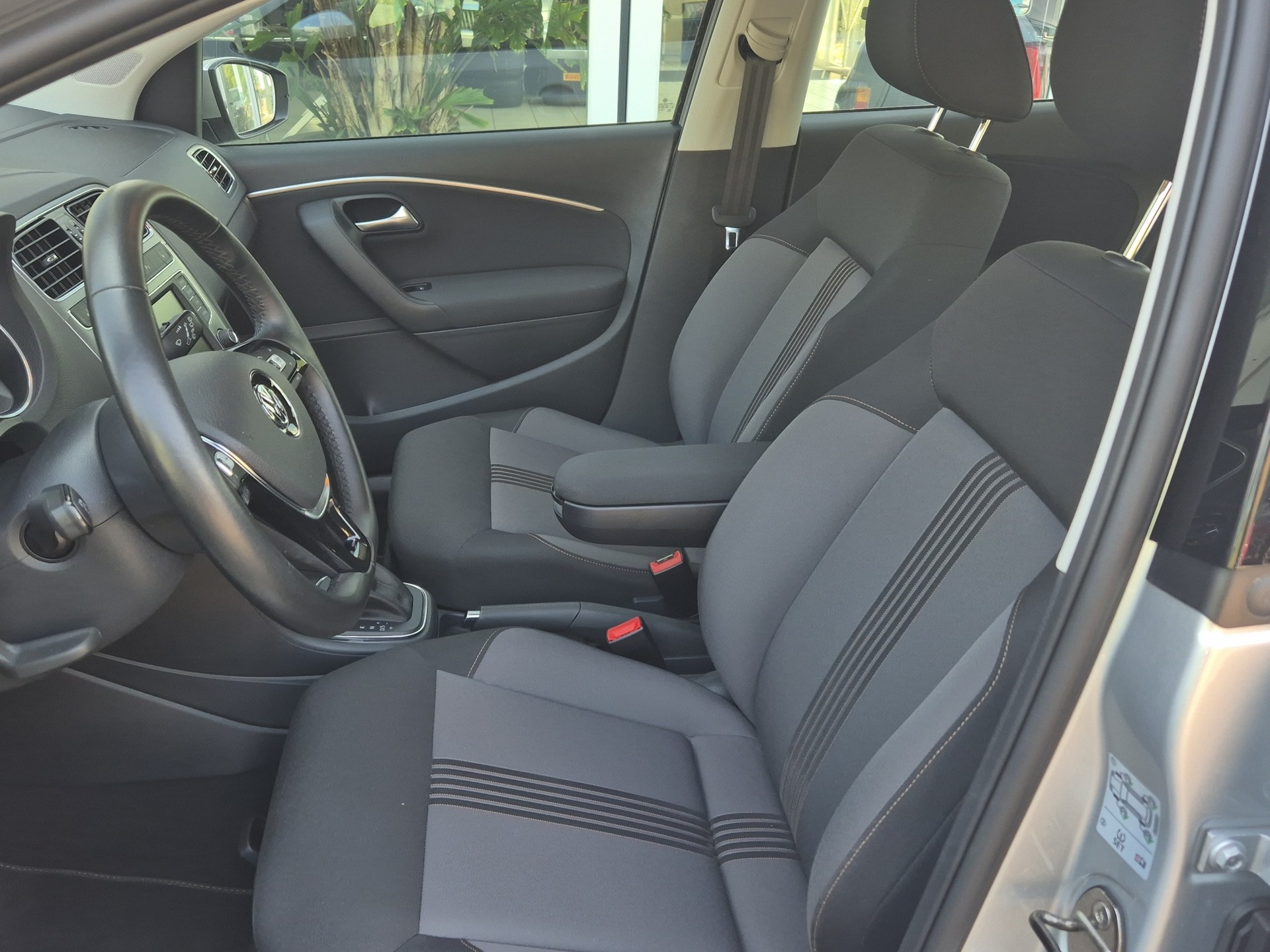 VW Polo 1.2 TSI BMT Comfortline DSG-image-8