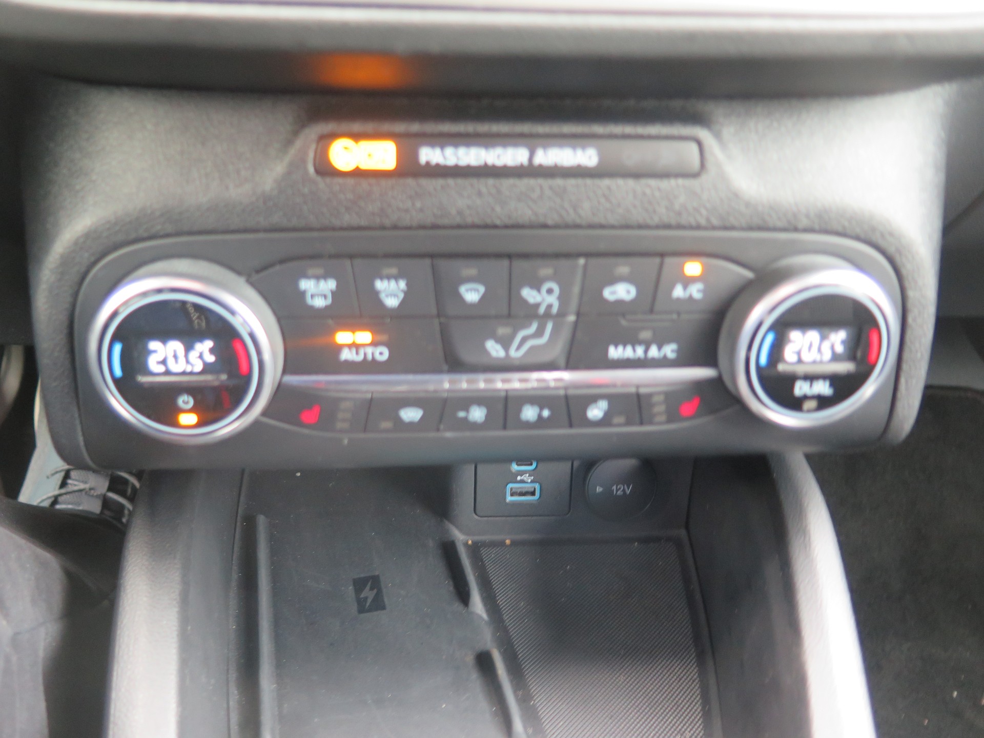 FORD Focus 1.0 MHEV ST-Line Style-image-9