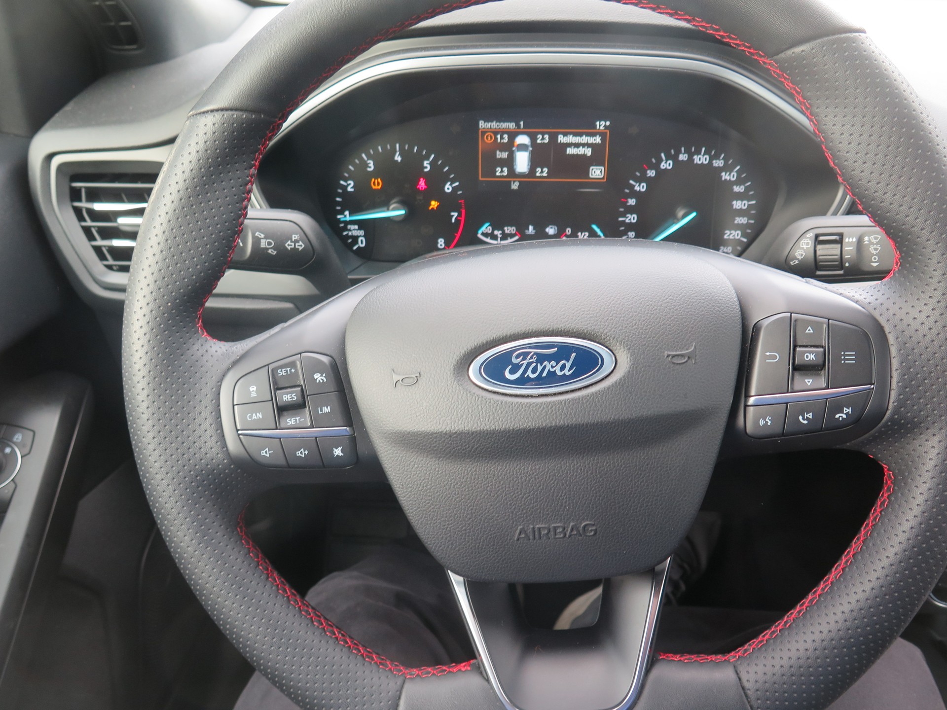 FORD Focus 1.0 MHEV ST-Line Style-image-7