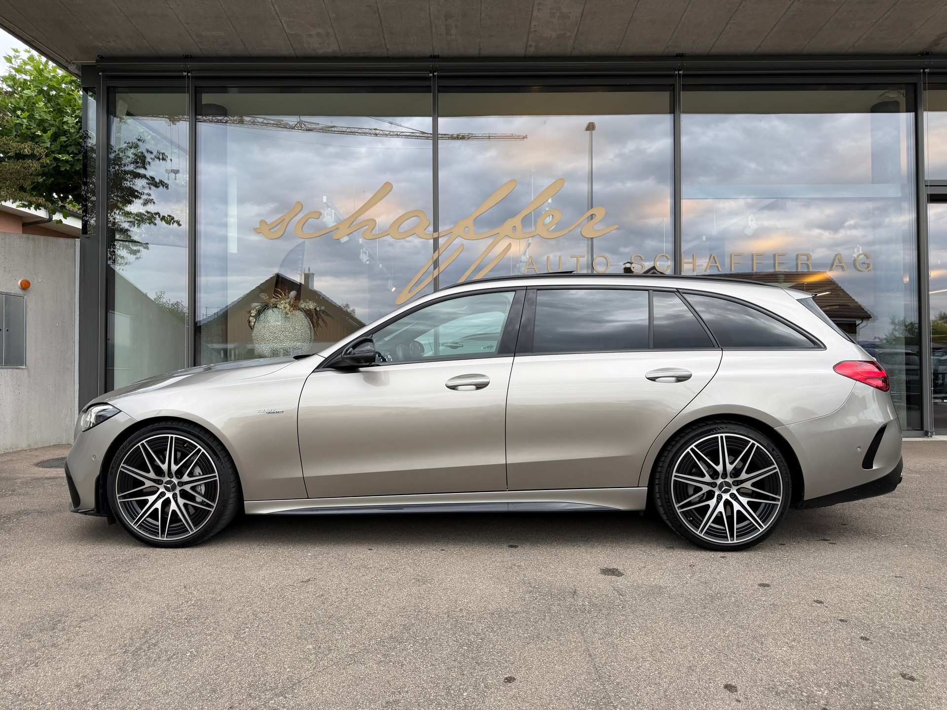MERCEDES-BENZ C 43 T AMG 4Matic-image-3