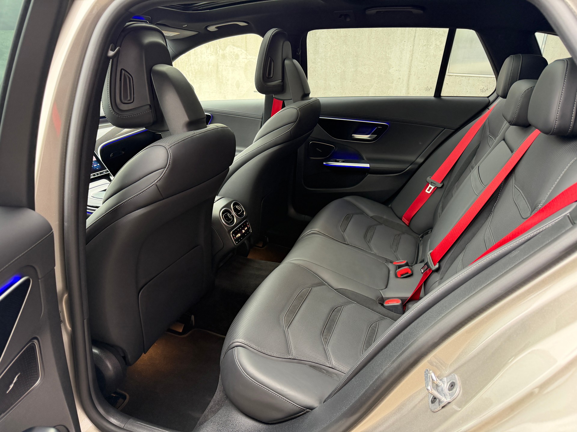 MERCEDES-BENZ C 43 T AMG 4Matic-image-14