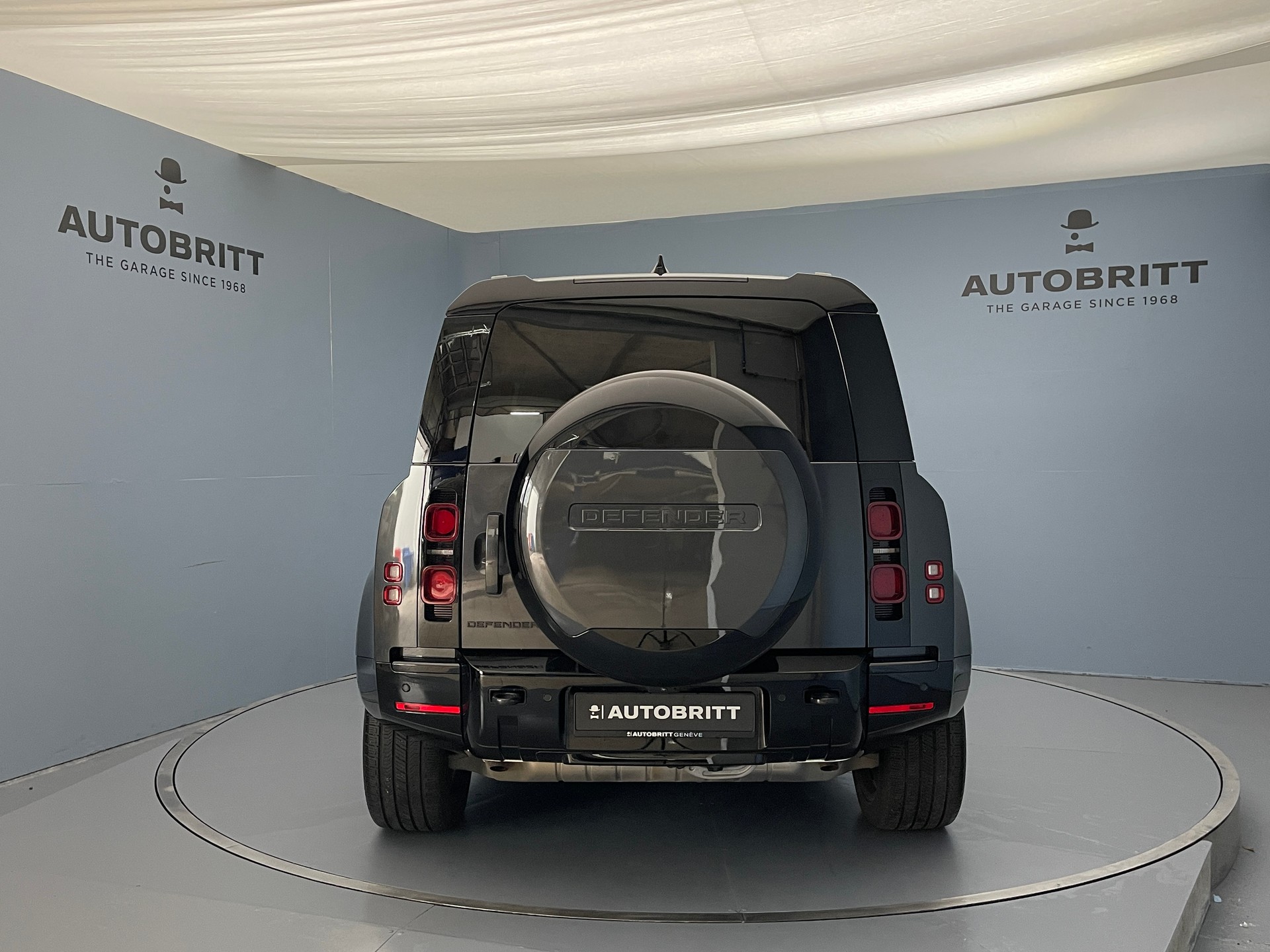 LAND ROVER Defender 110 2.0 P400e X-Dynamic HSE-image-4