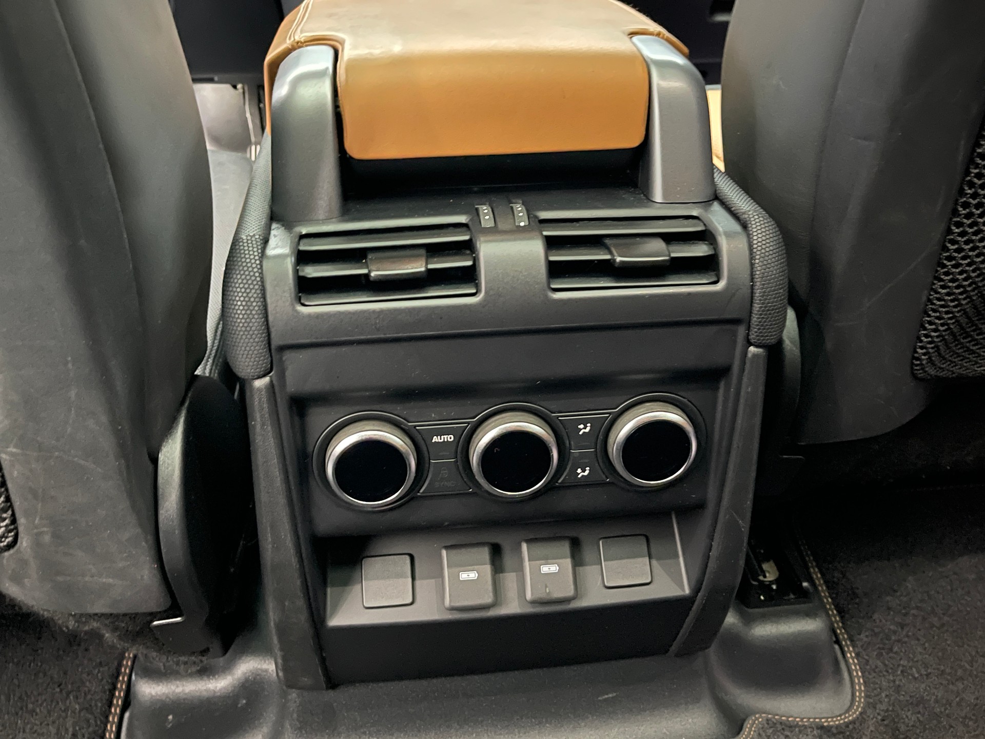 LAND ROVER Defender 110 2.0 P400e X-Dynamic HSE-image-11