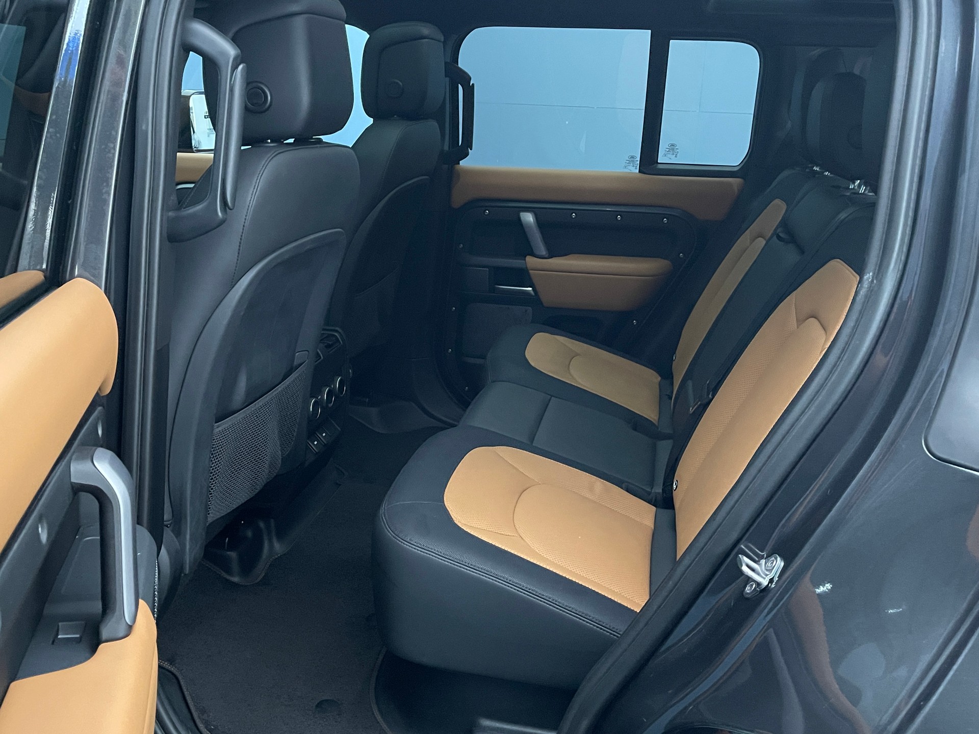 LAND ROVER Defender 110 2.0 P400e X-Dynamic HSE-image-9