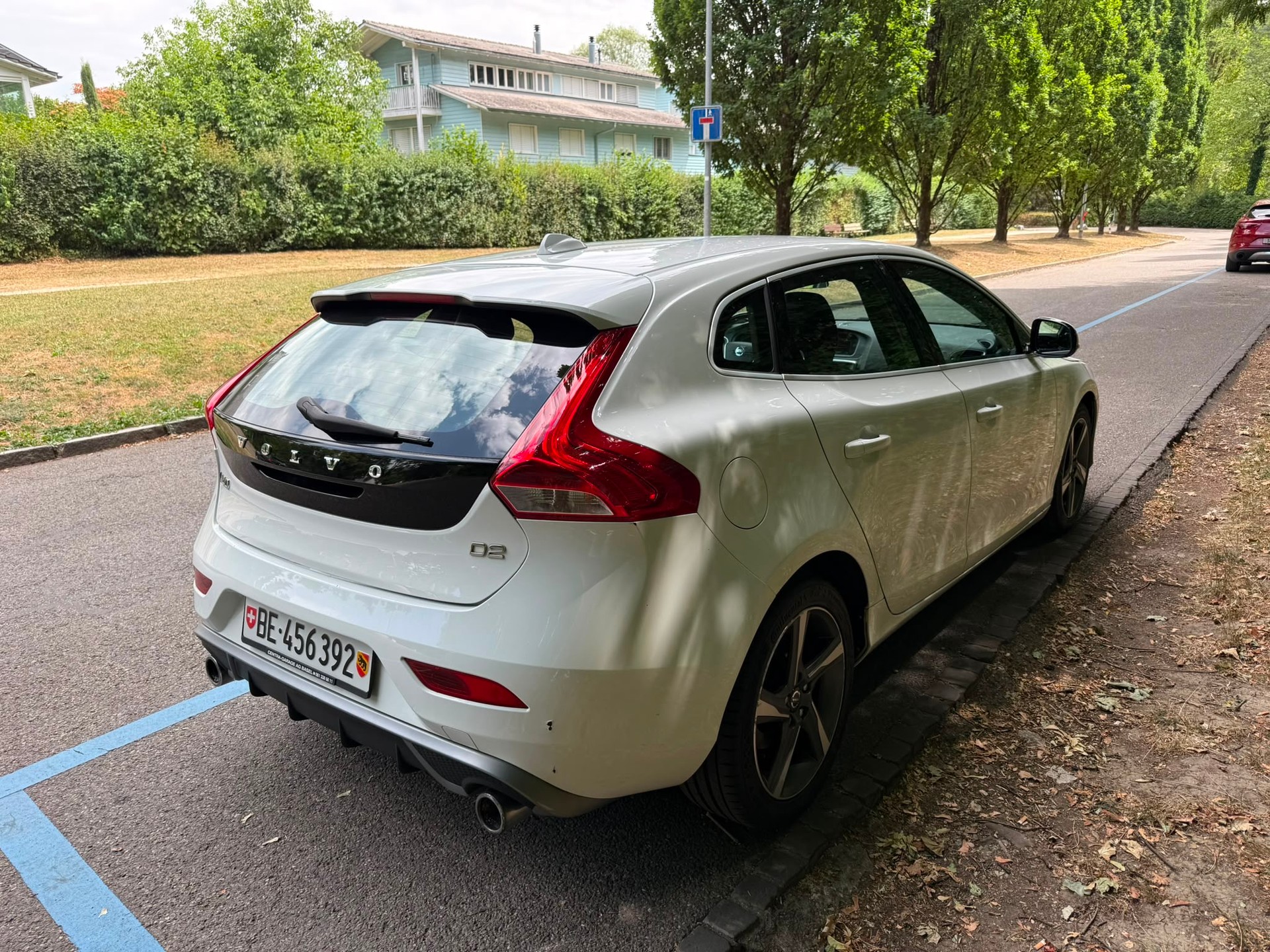 VOLVO V40 D2 R-Design-image-4