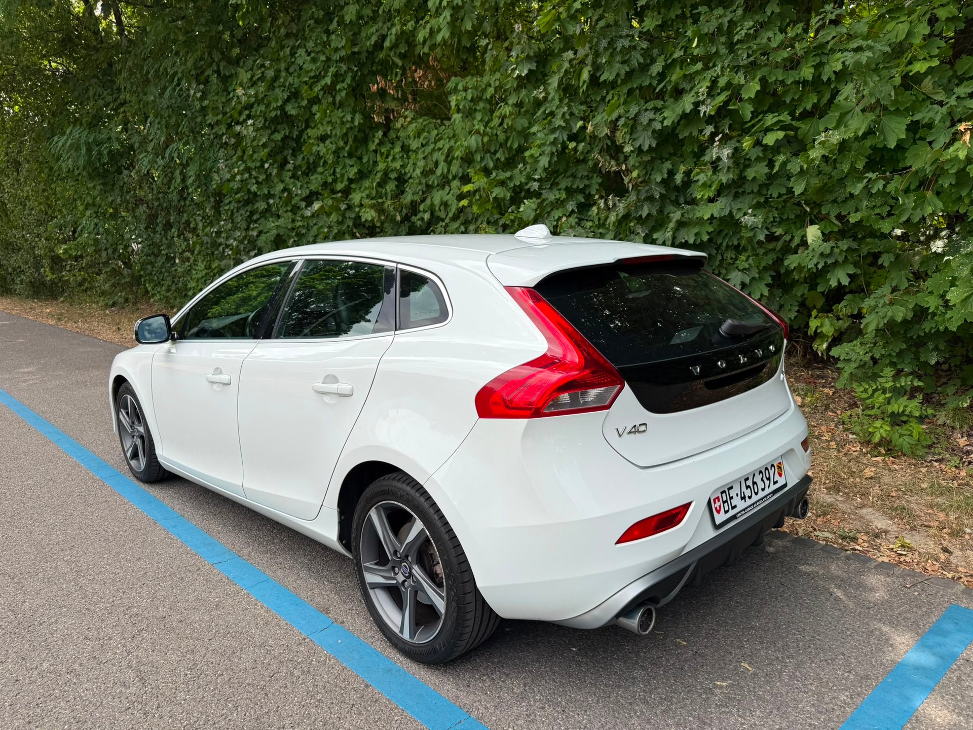 VOLVO V40 D2 R-Design-image-3