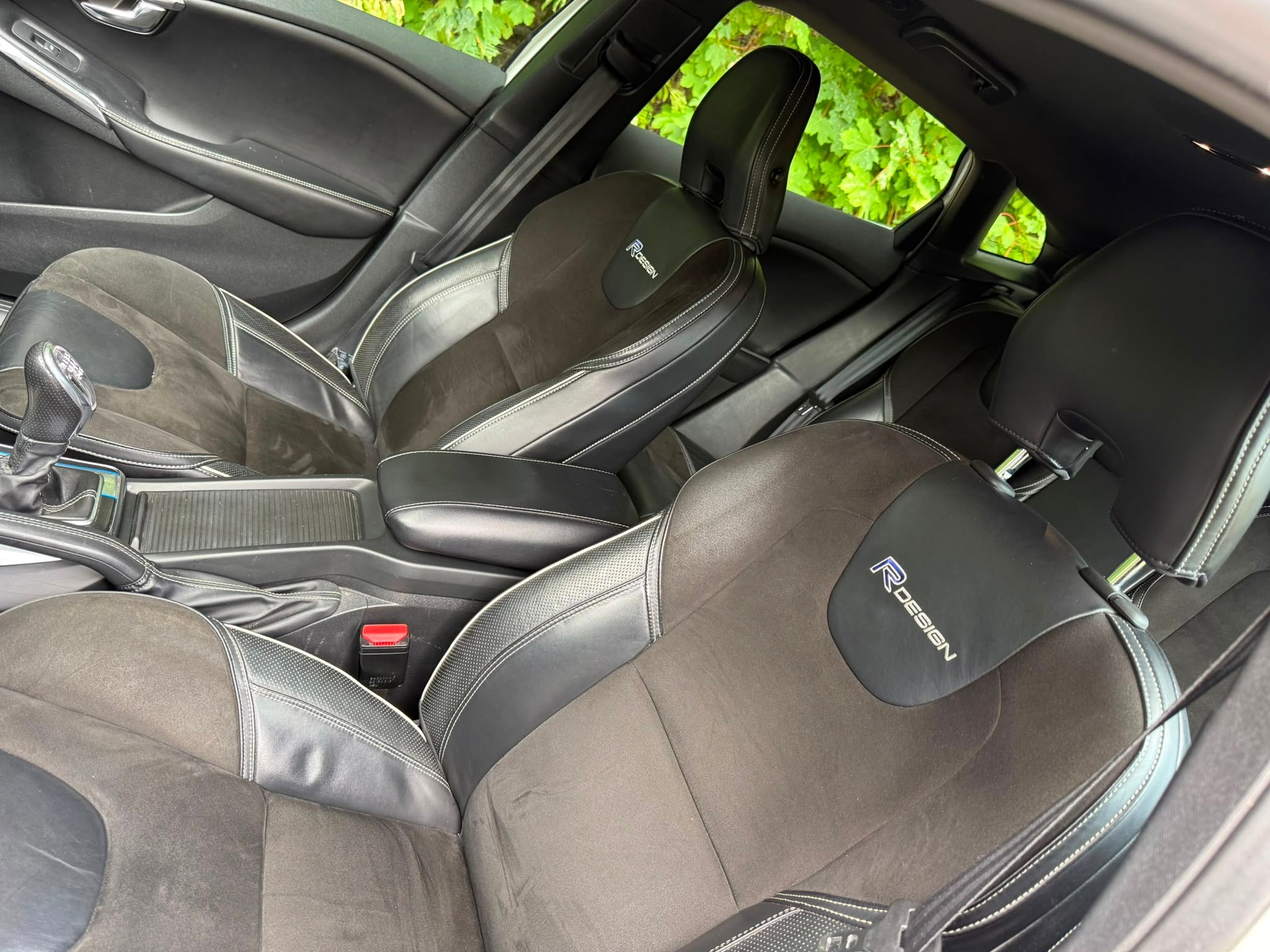 VOLVO V40 D2 R-Design-image-7