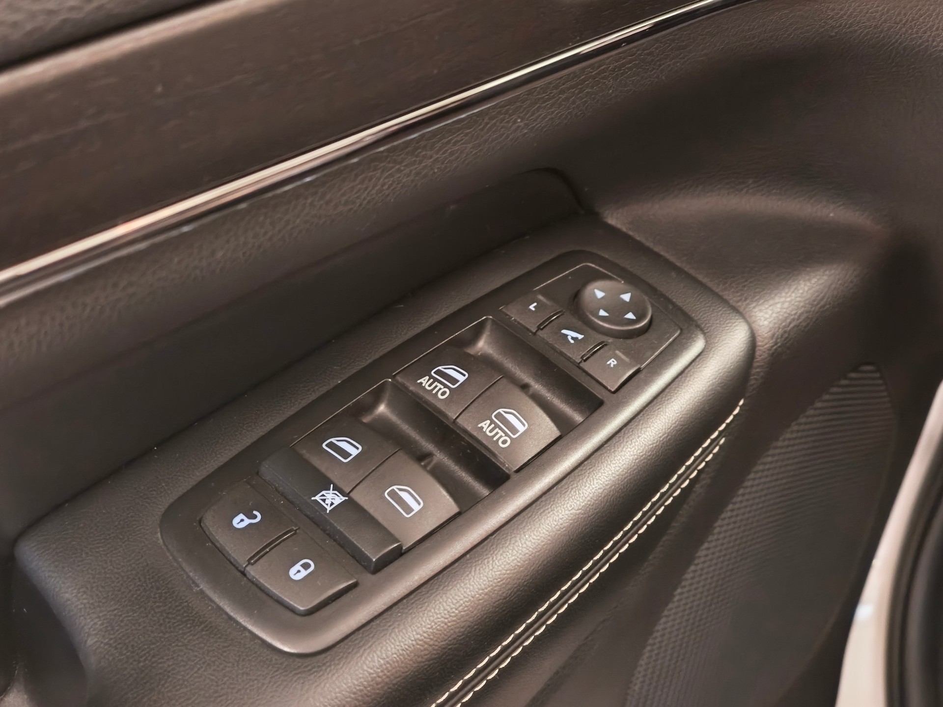JEEP Grand Cherokee 3.0 CRD Limited Automatic-image-17