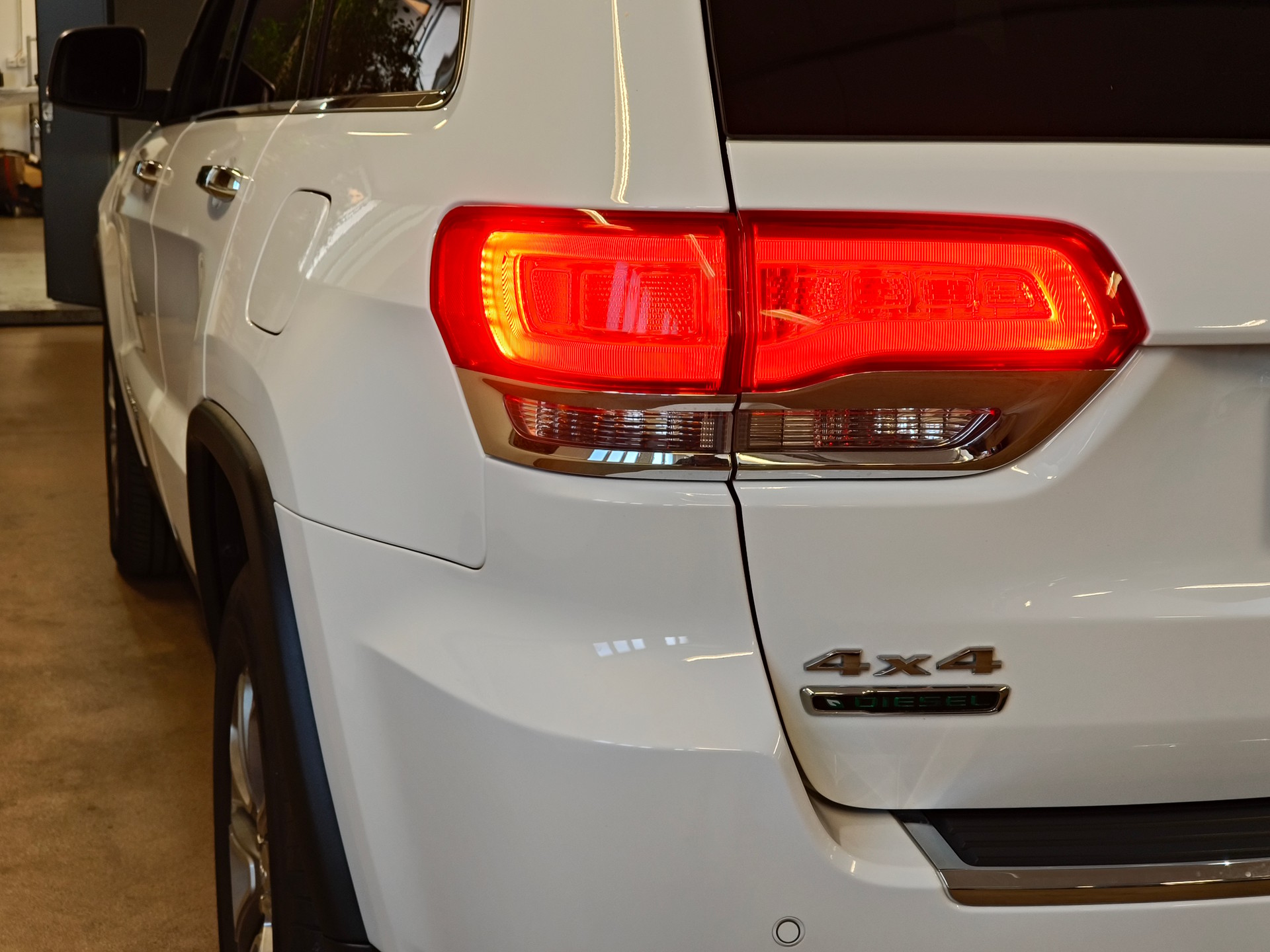 JEEP Grand Cherokee 3.0 CRD Limited Automatic-image-11