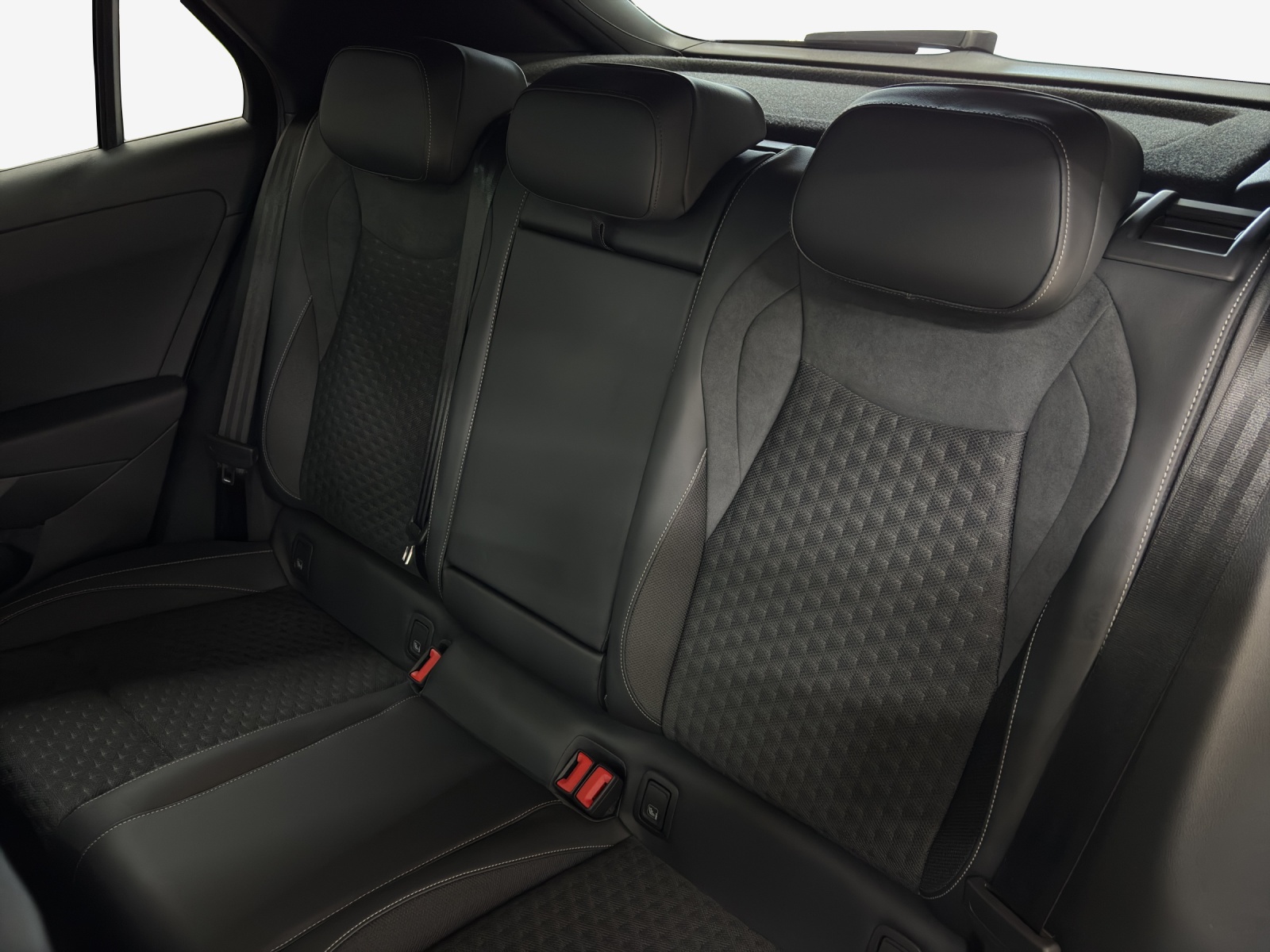VW T-Roc 1.5 eTSI mHEV R-Line DSG-image-11