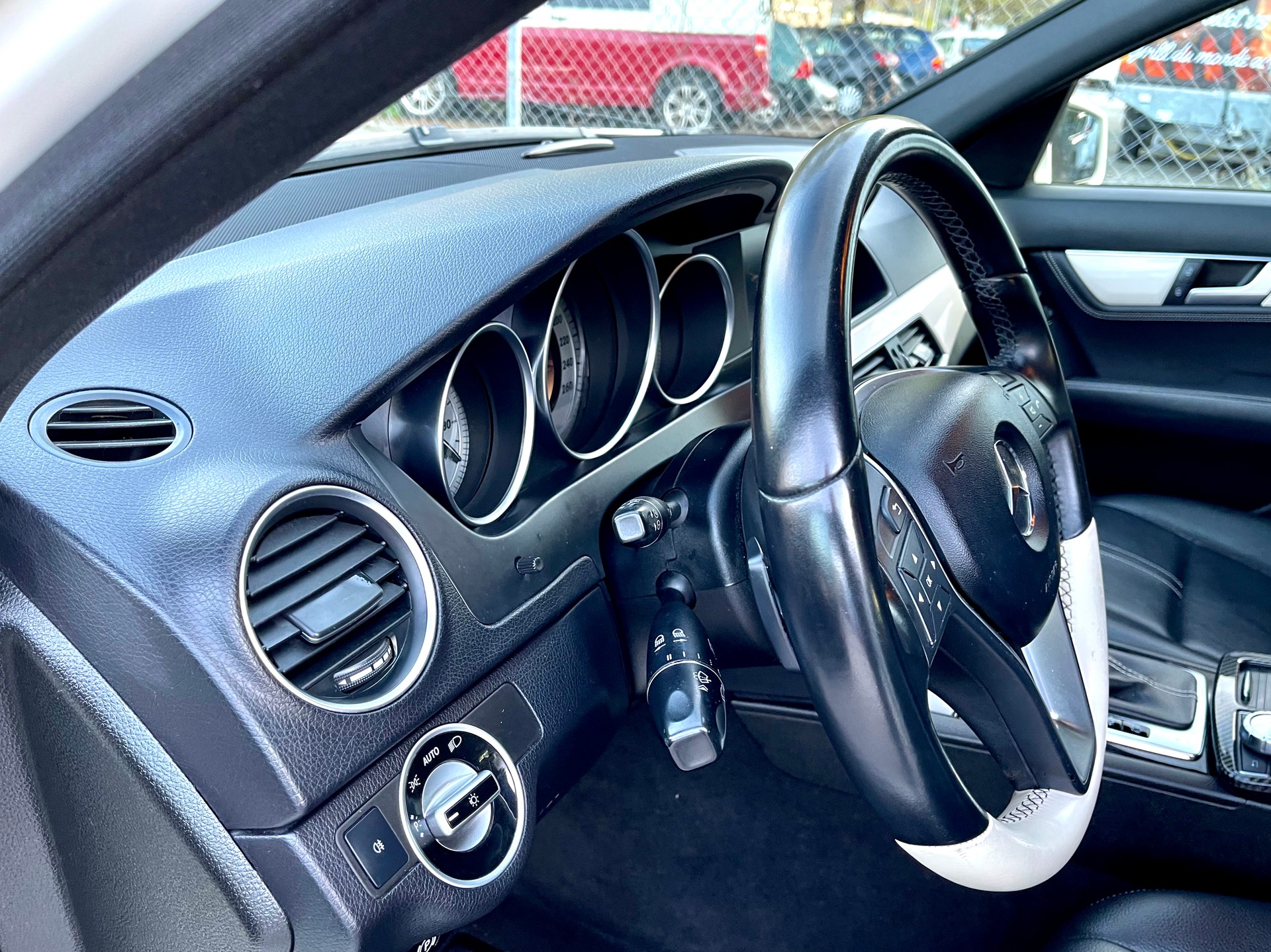 MERCEDES-BENZ C 250 CDI Elégance 4Matic 7G-Tronic-image-18