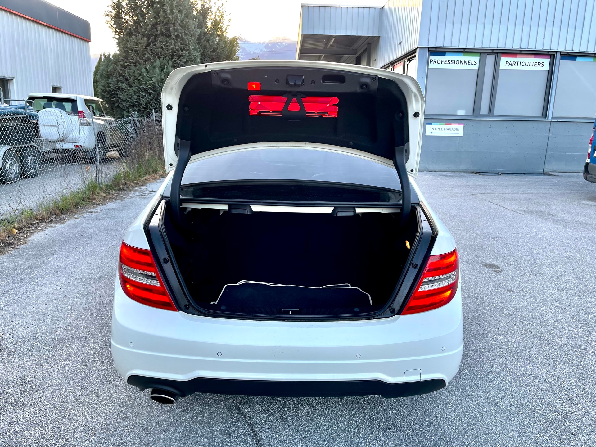 MERCEDES-BENZ C 250 CDI Elégance 4Matic 7G-Tronic-image-17