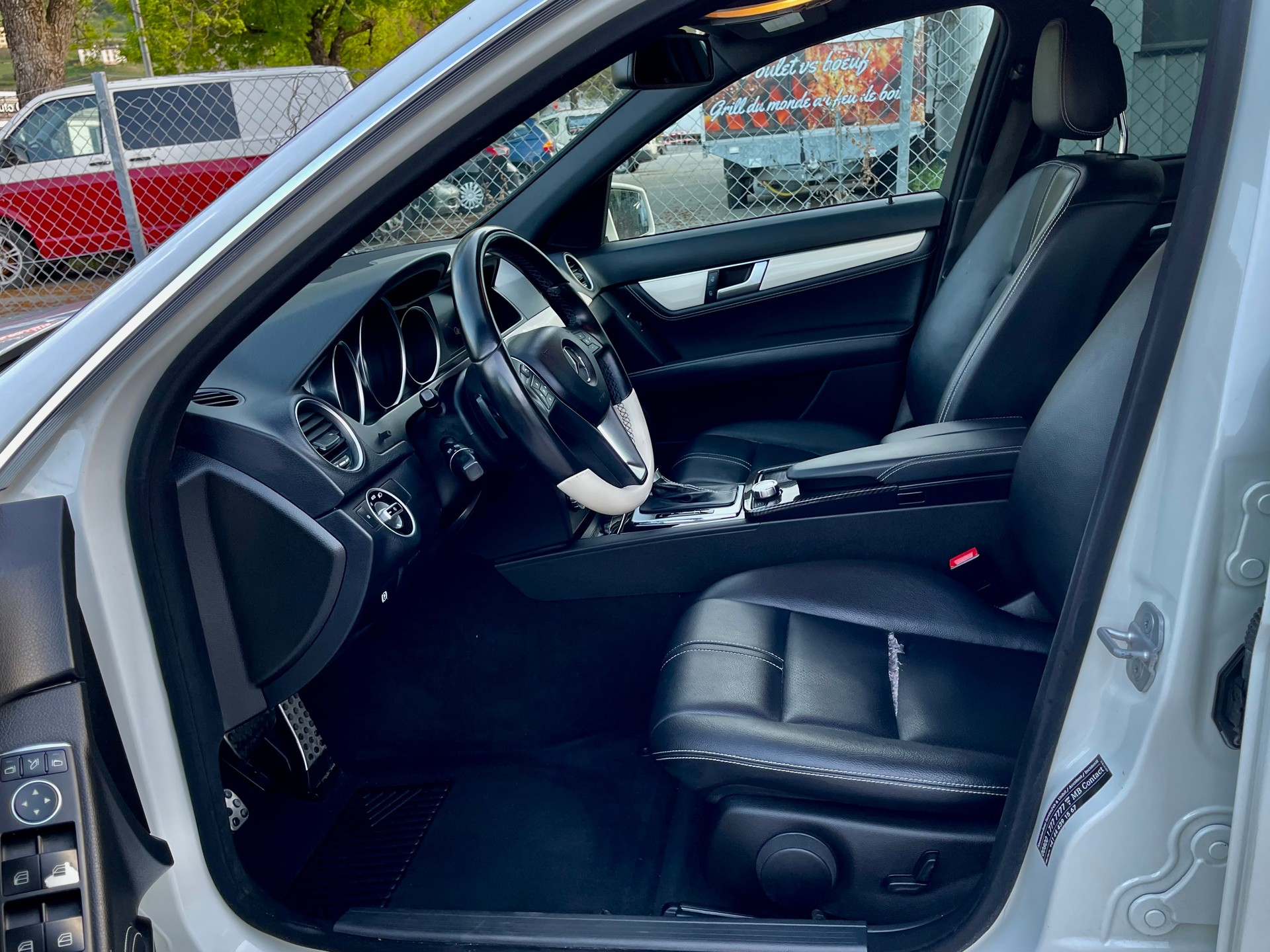 MERCEDES-BENZ C 250 CDI Elégance 4Matic 7G-Tronic-image-19