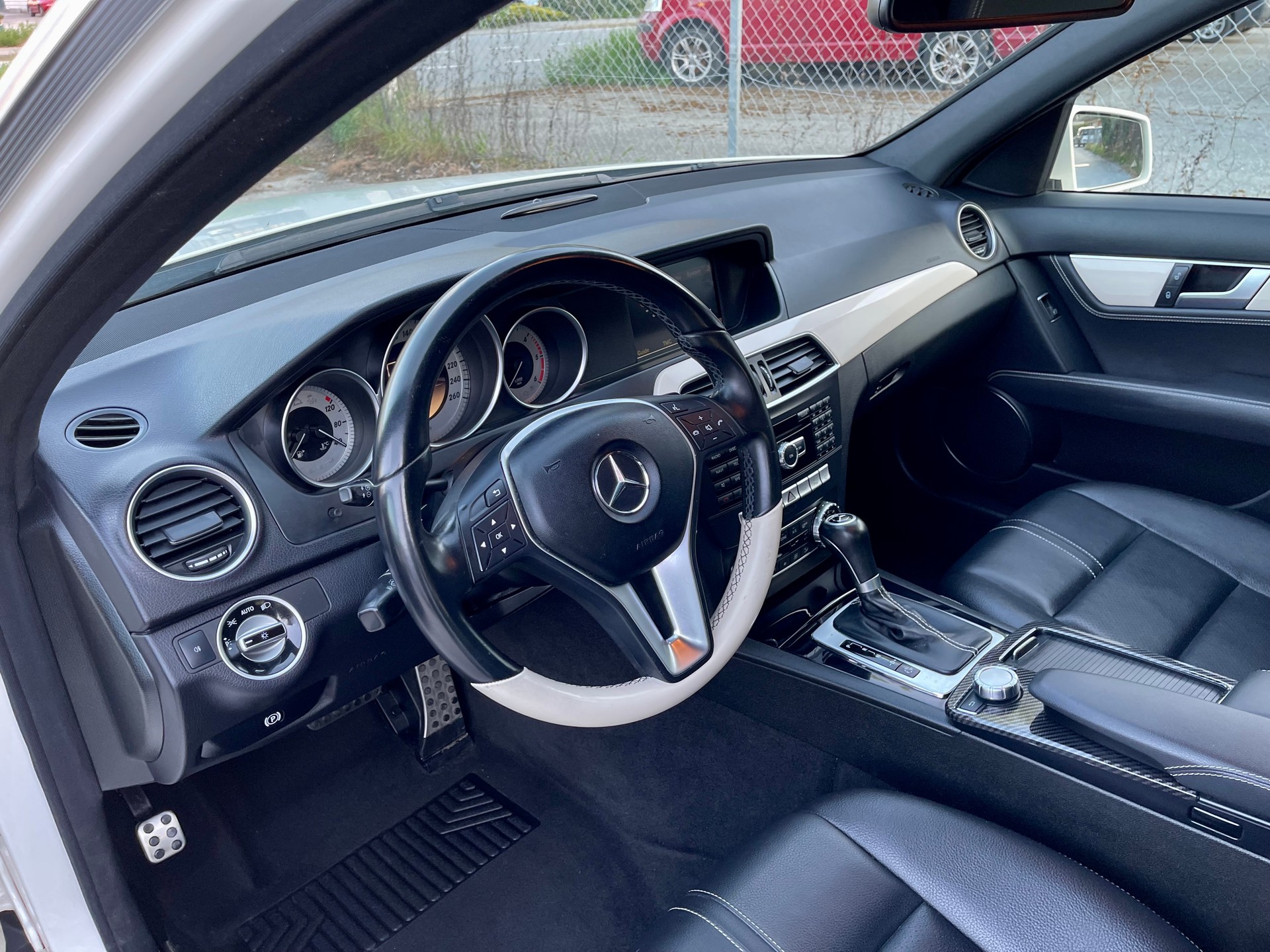 MERCEDES-BENZ C 250 CDI Elégance 4Matic 7G-Tronic-image-3