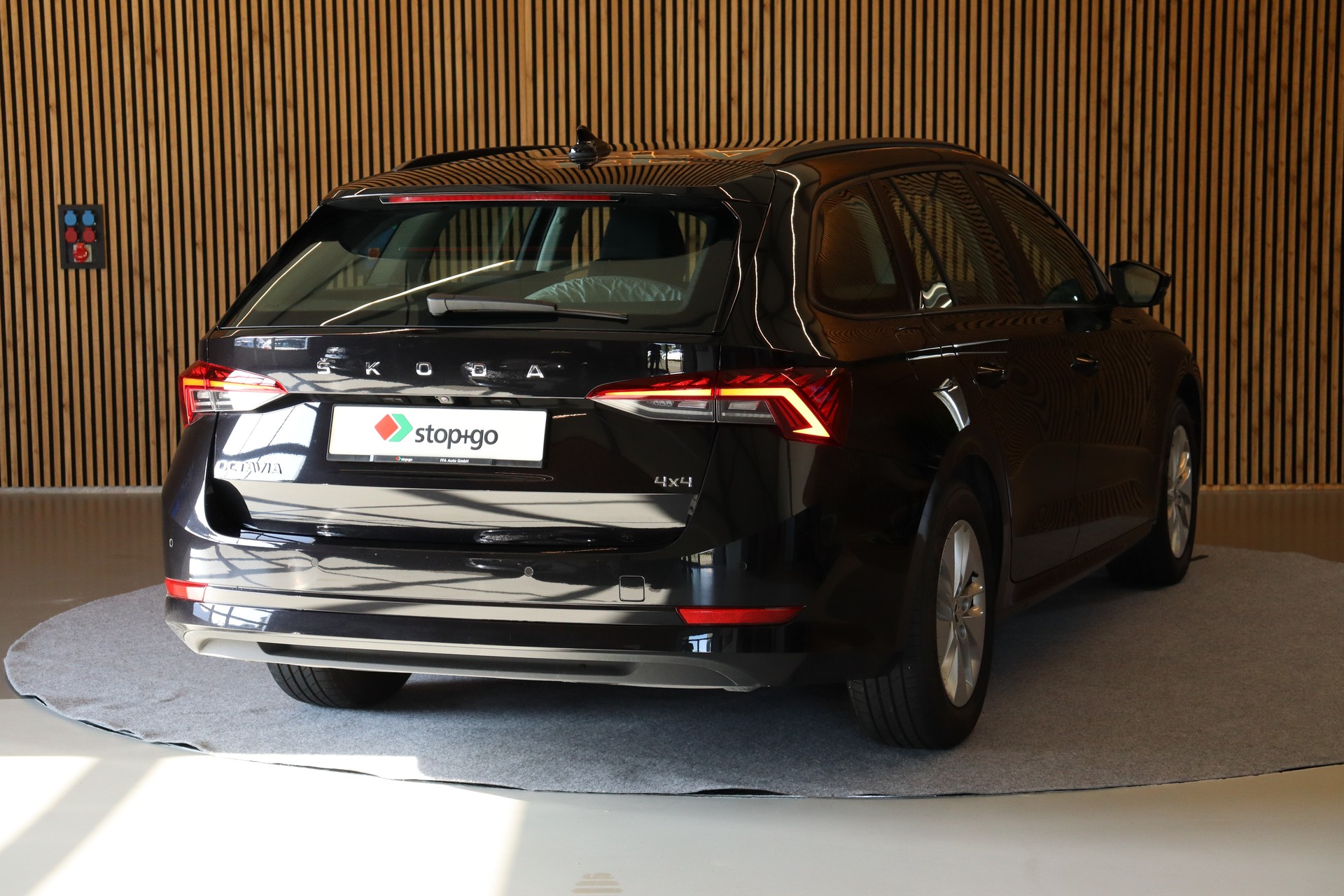 SKODA Octavia Combi 2.0 TDI Ambition 4x4 DSG-image-5