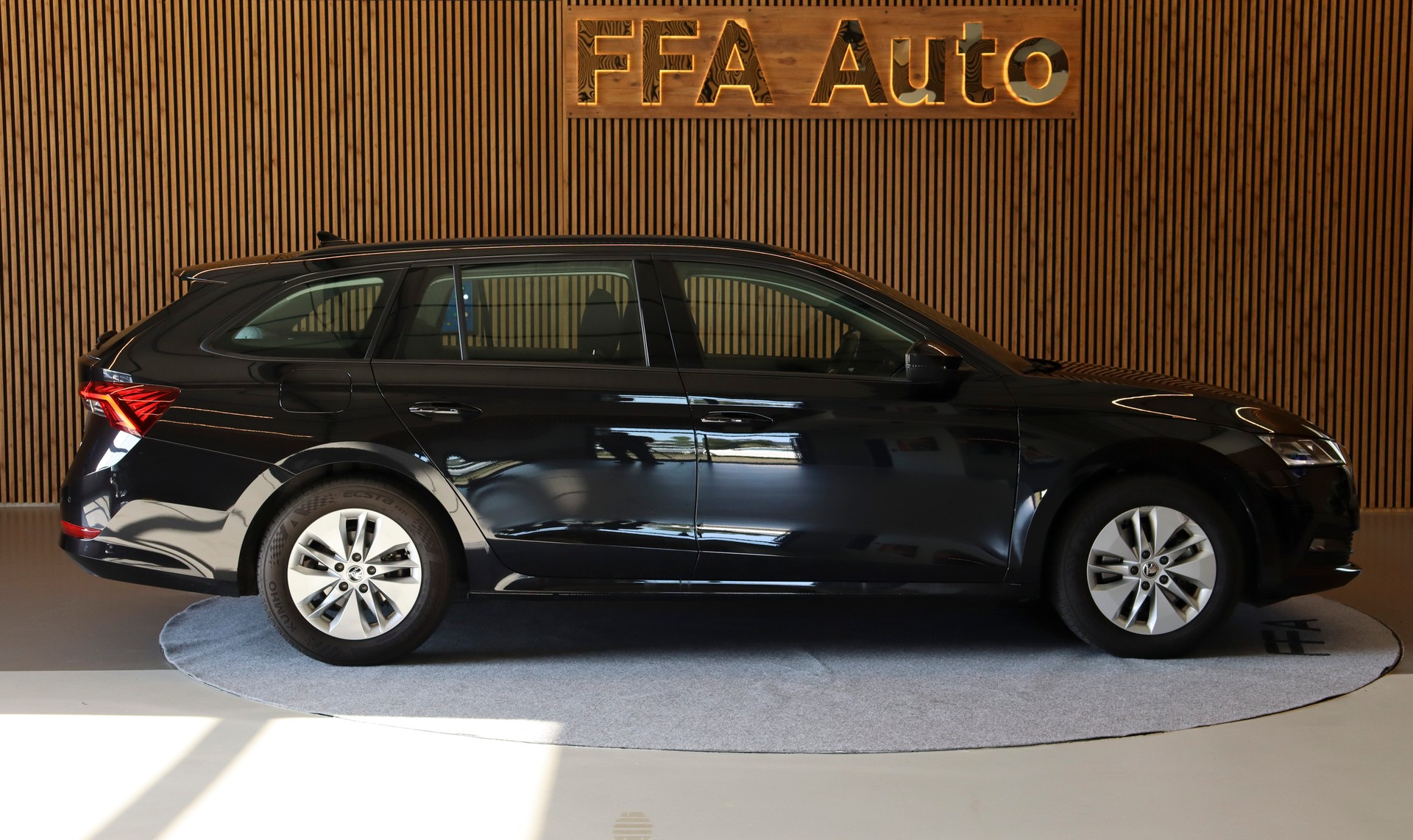 SKODA Octavia Combi 2.0 TDI Ambition 4x4 DSG-image-4