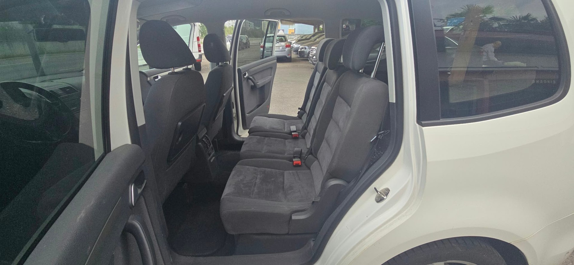 VW Touran 1.6 TDI Trendline-image-10